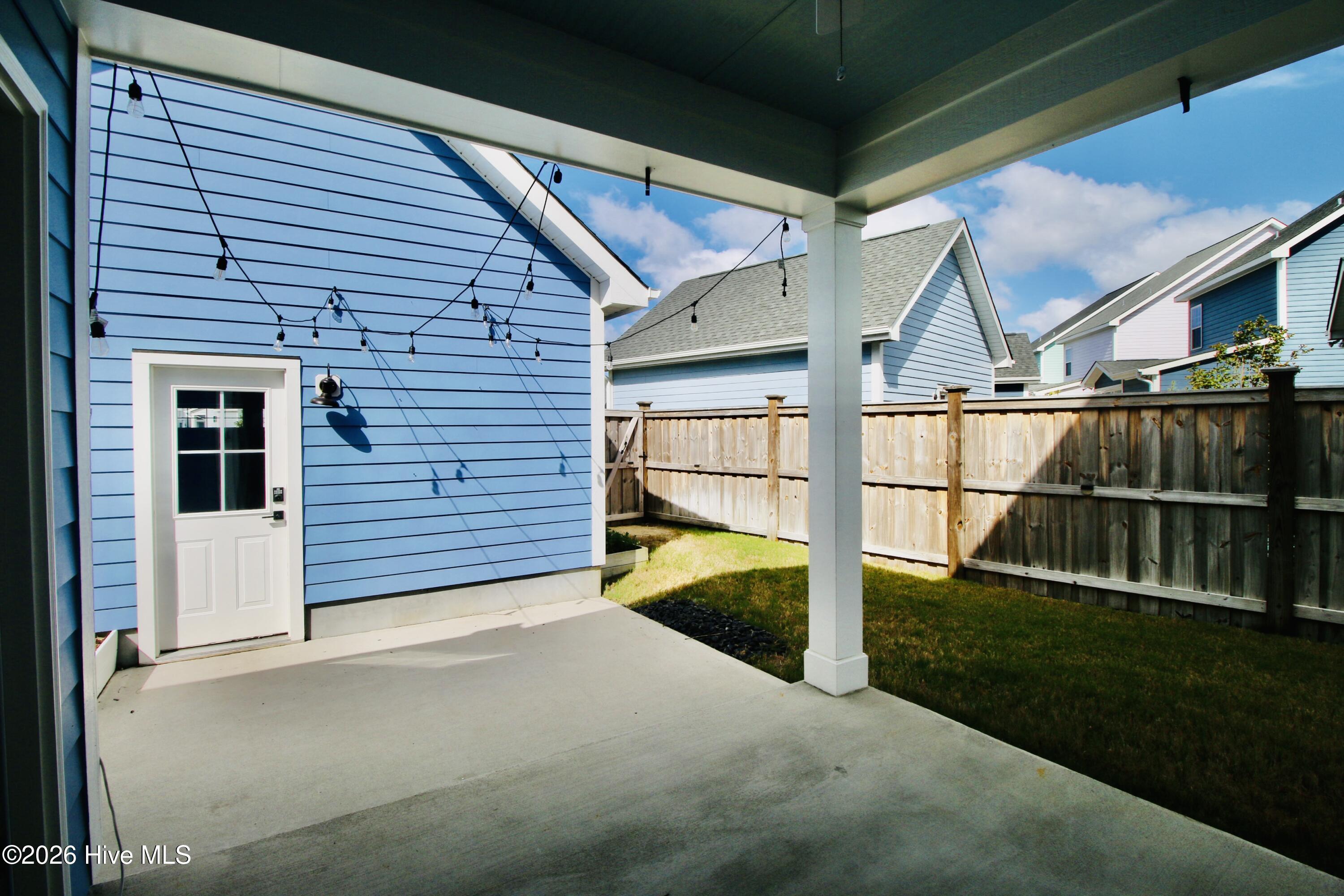 100565697 | Photo 23