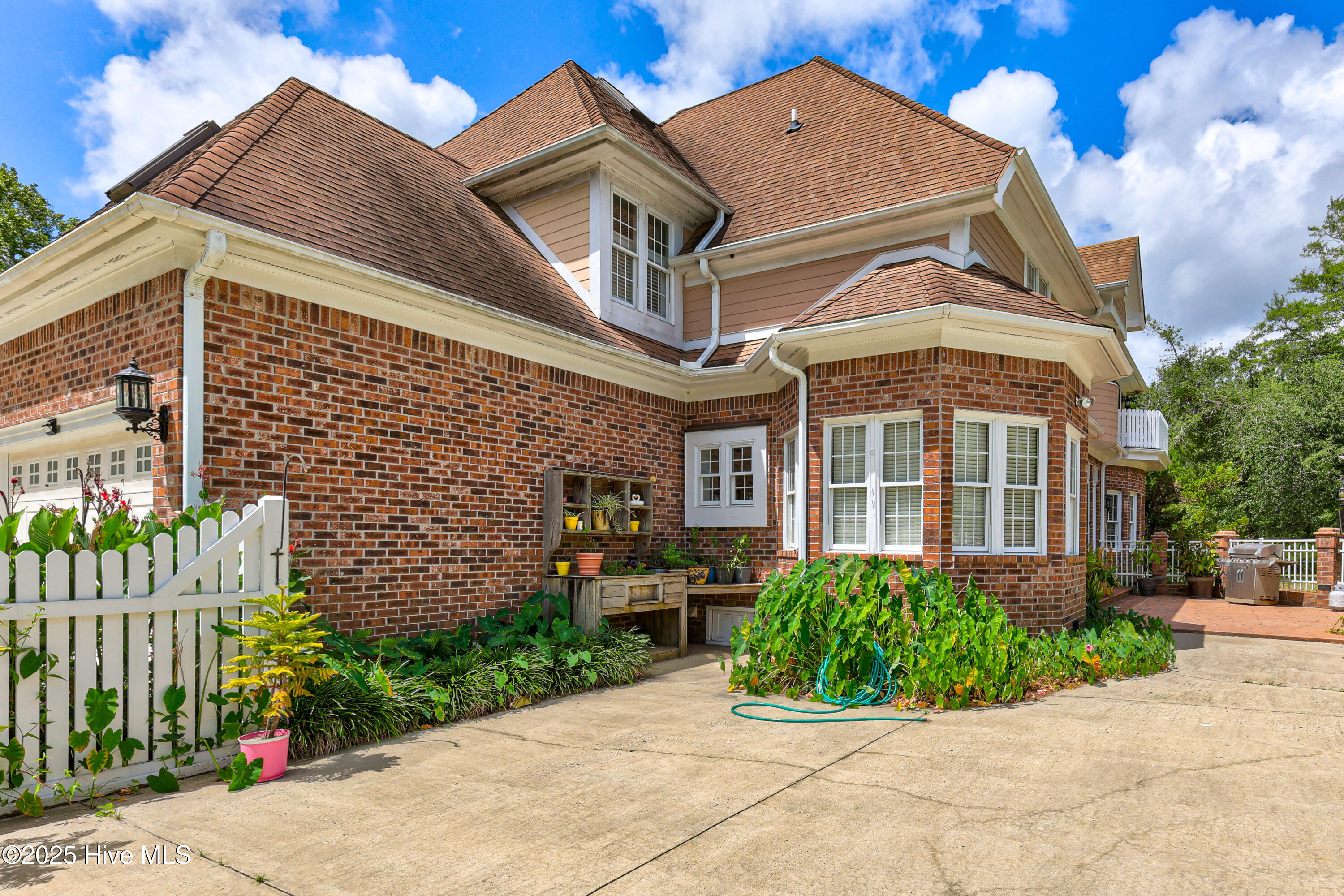 100562127 | Photo 58