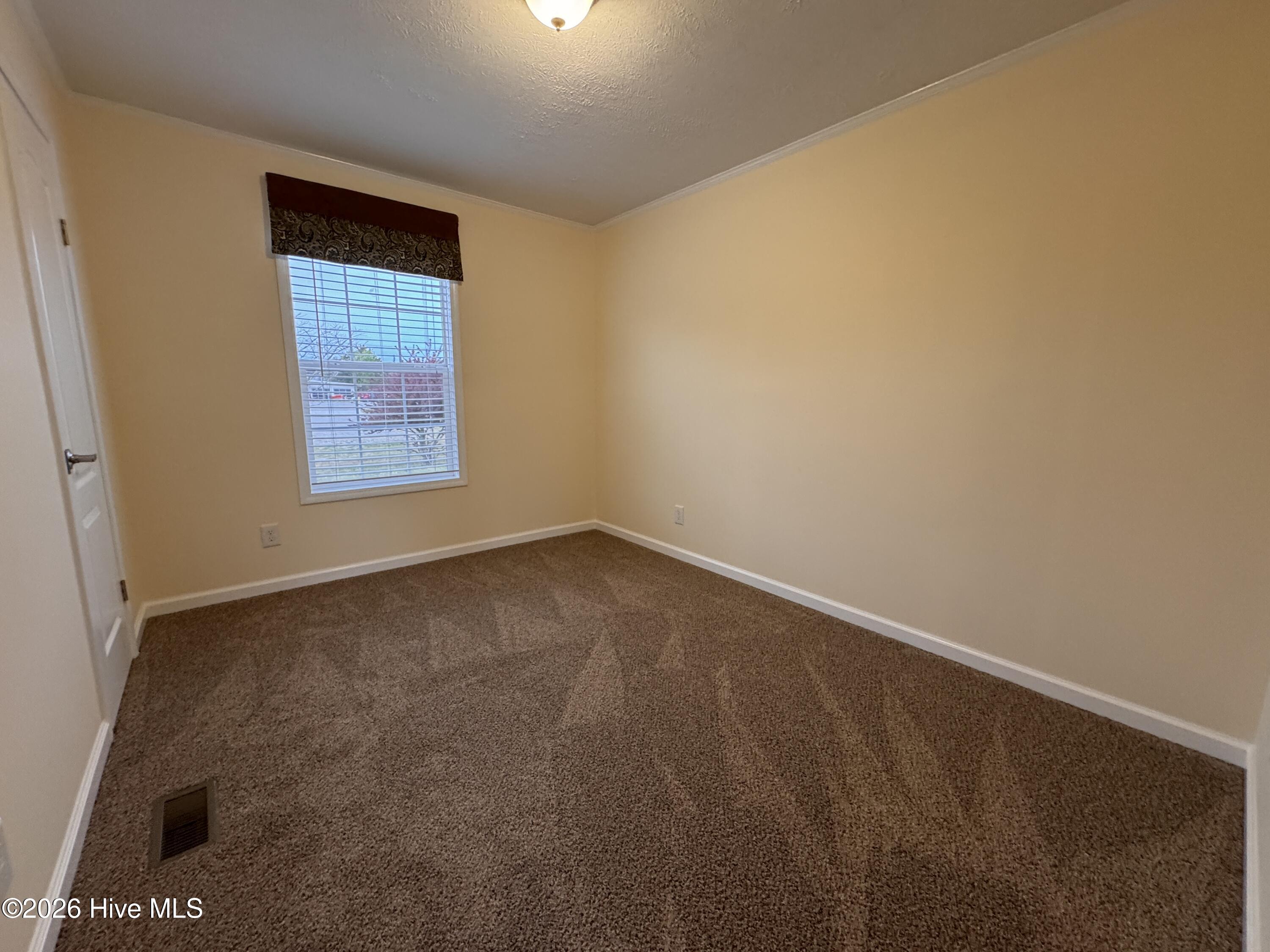 100566056 | Photo 12