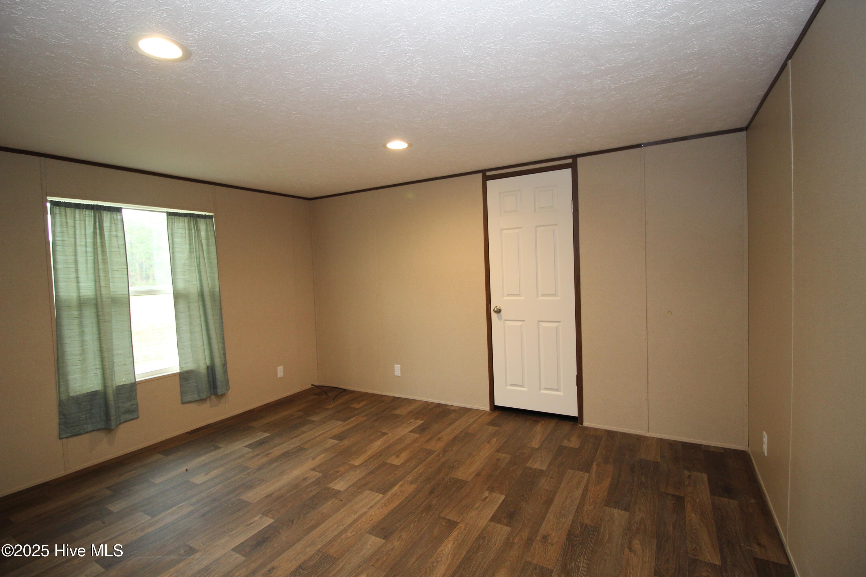 100548481 | Photo 11