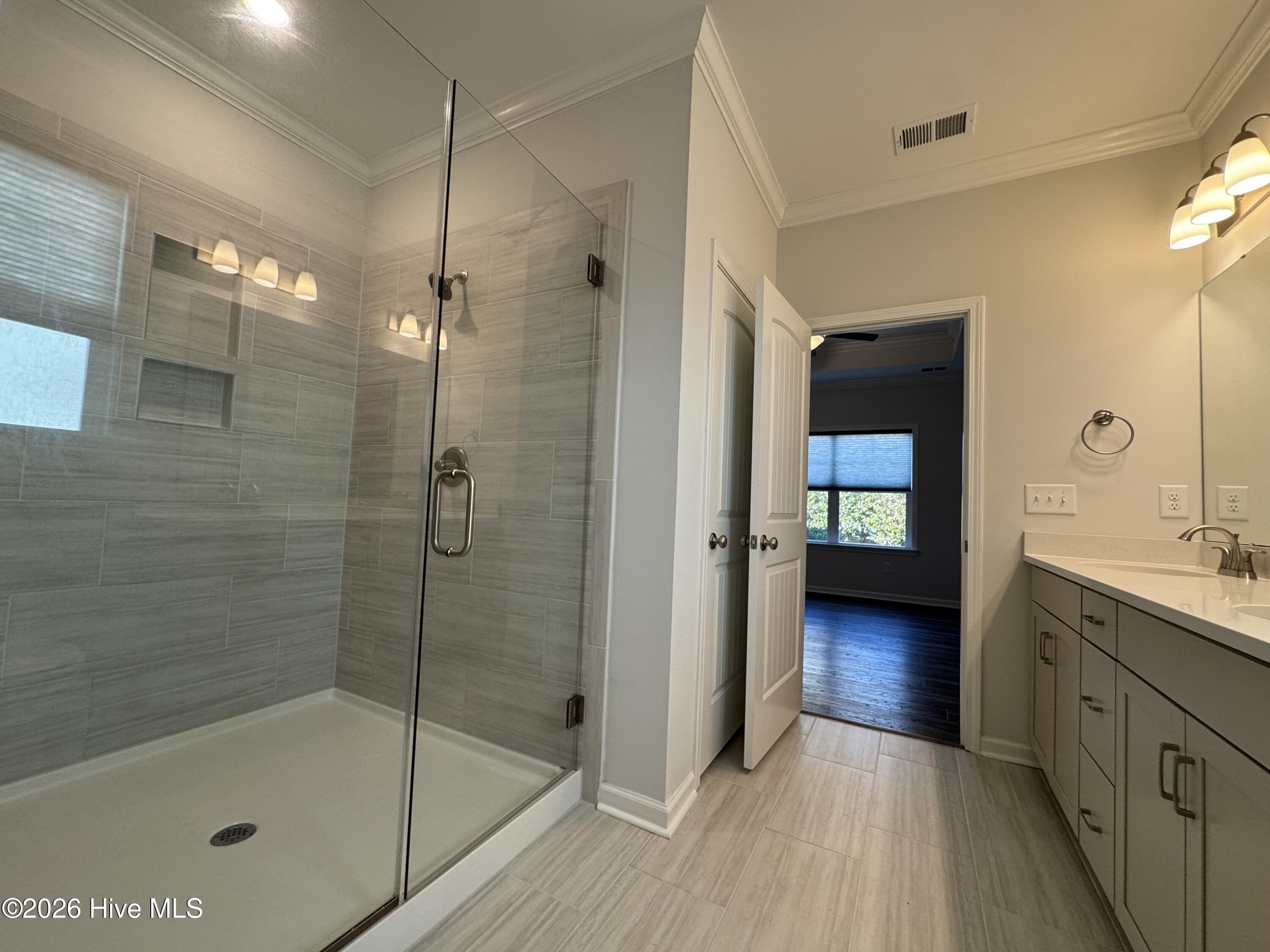 100548748 | Photo 17