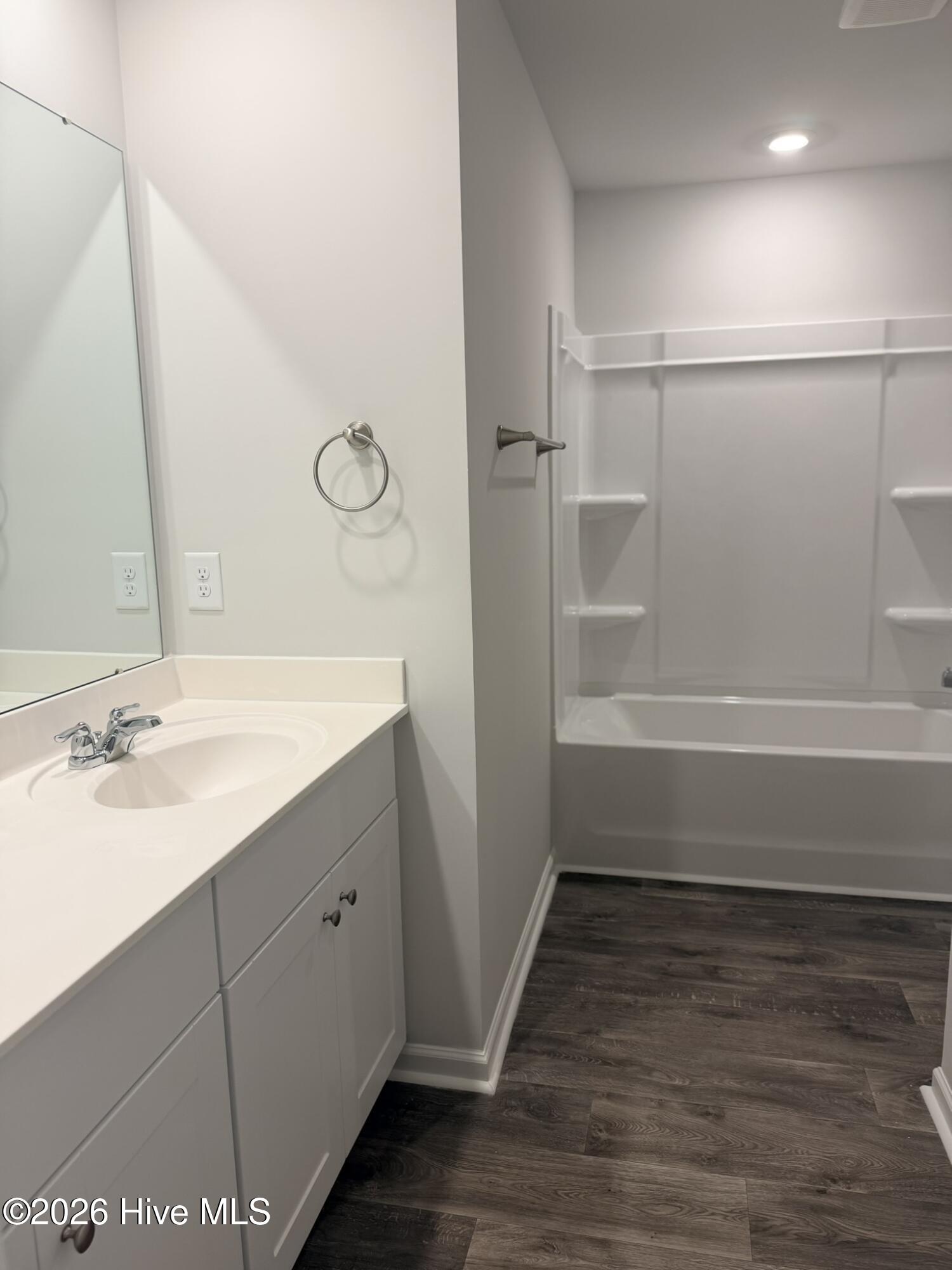 100557384 | Photo 18