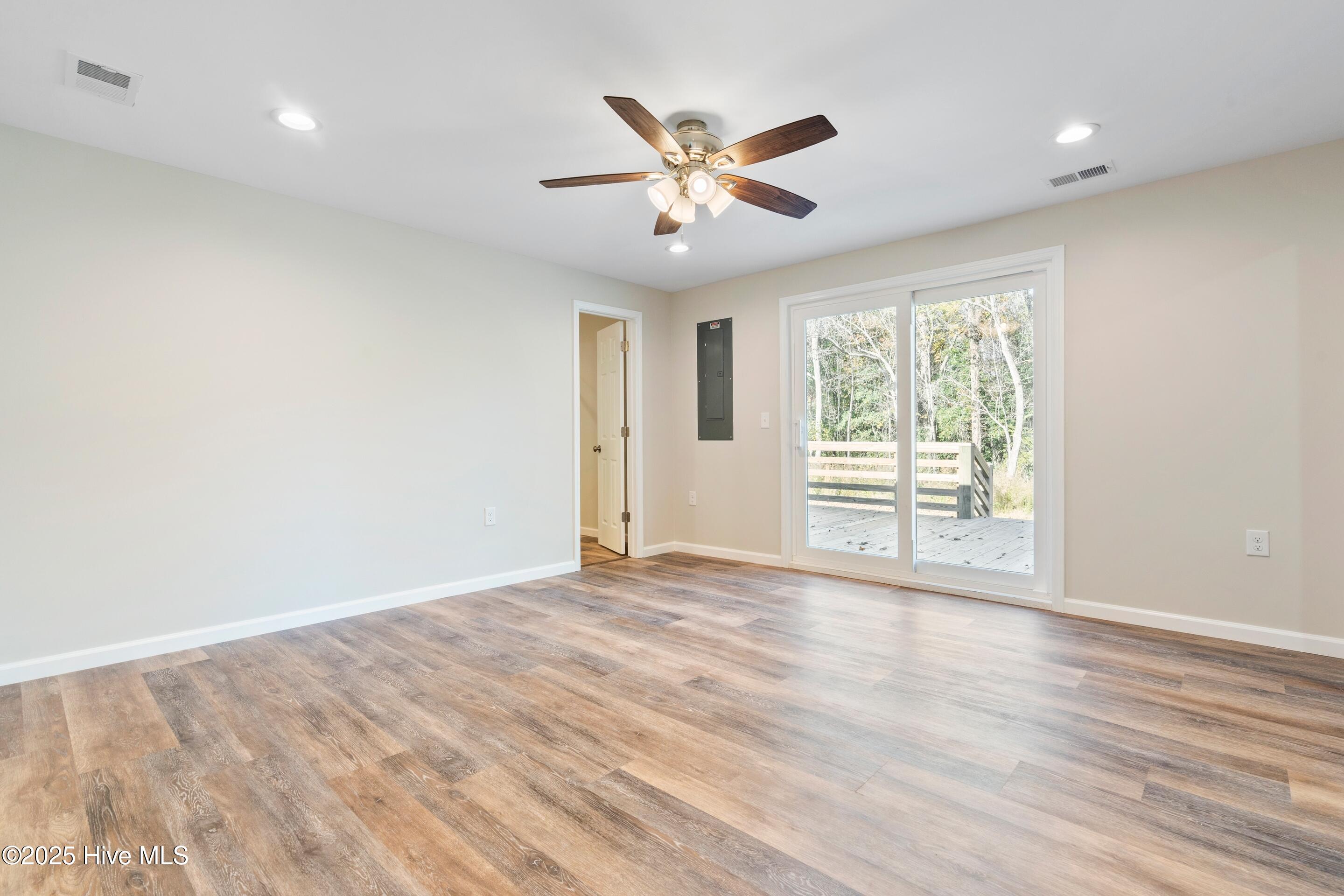 100545908 | Photo 20