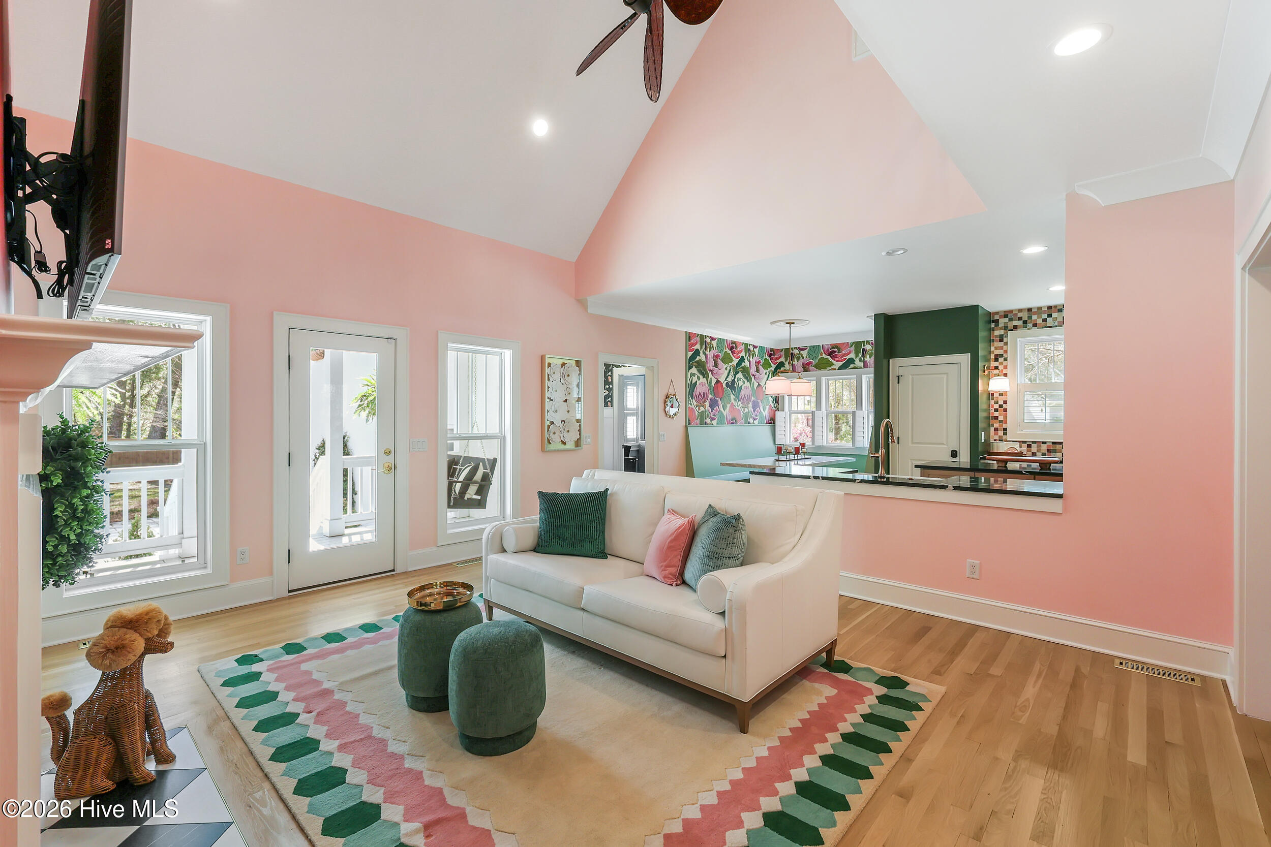 100562808 | Photo 12