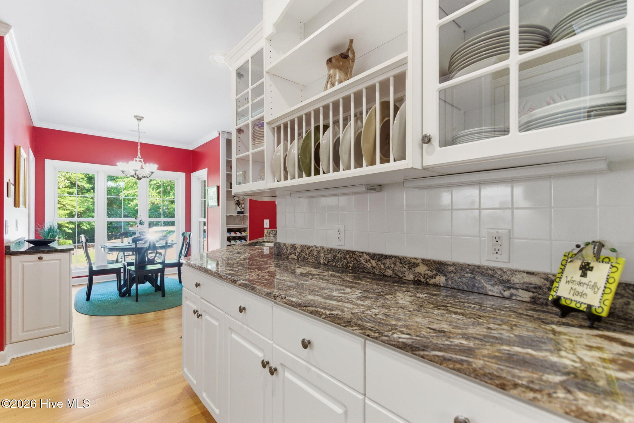 100570615 | Photo 19