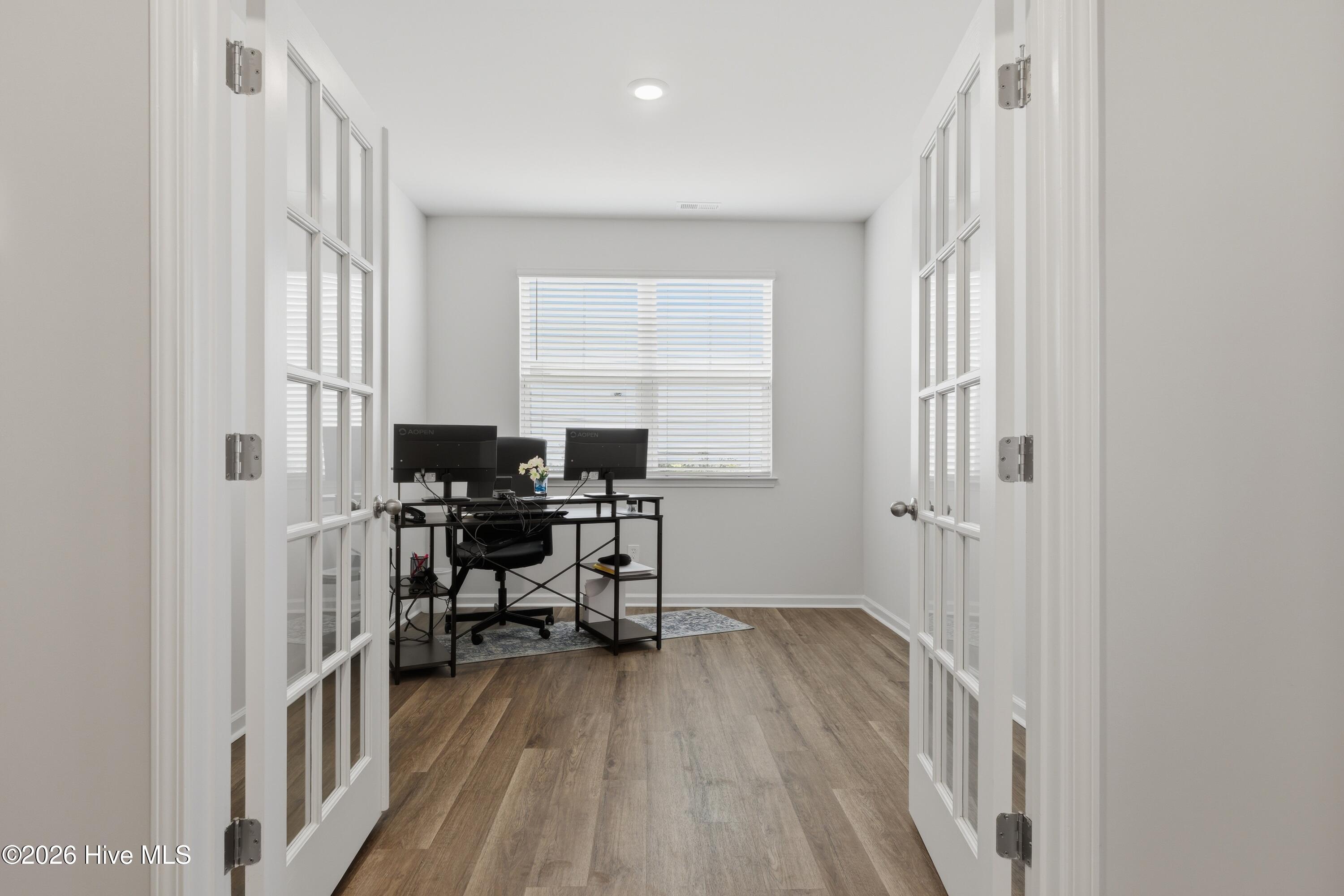 100564310 | Photo 11