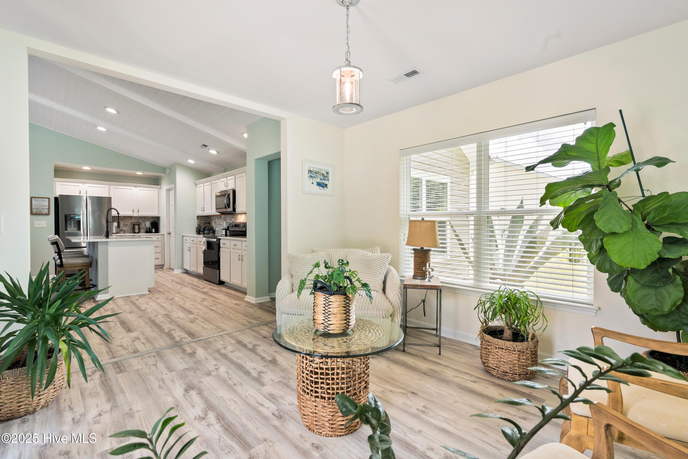 100517079 | Photo 37