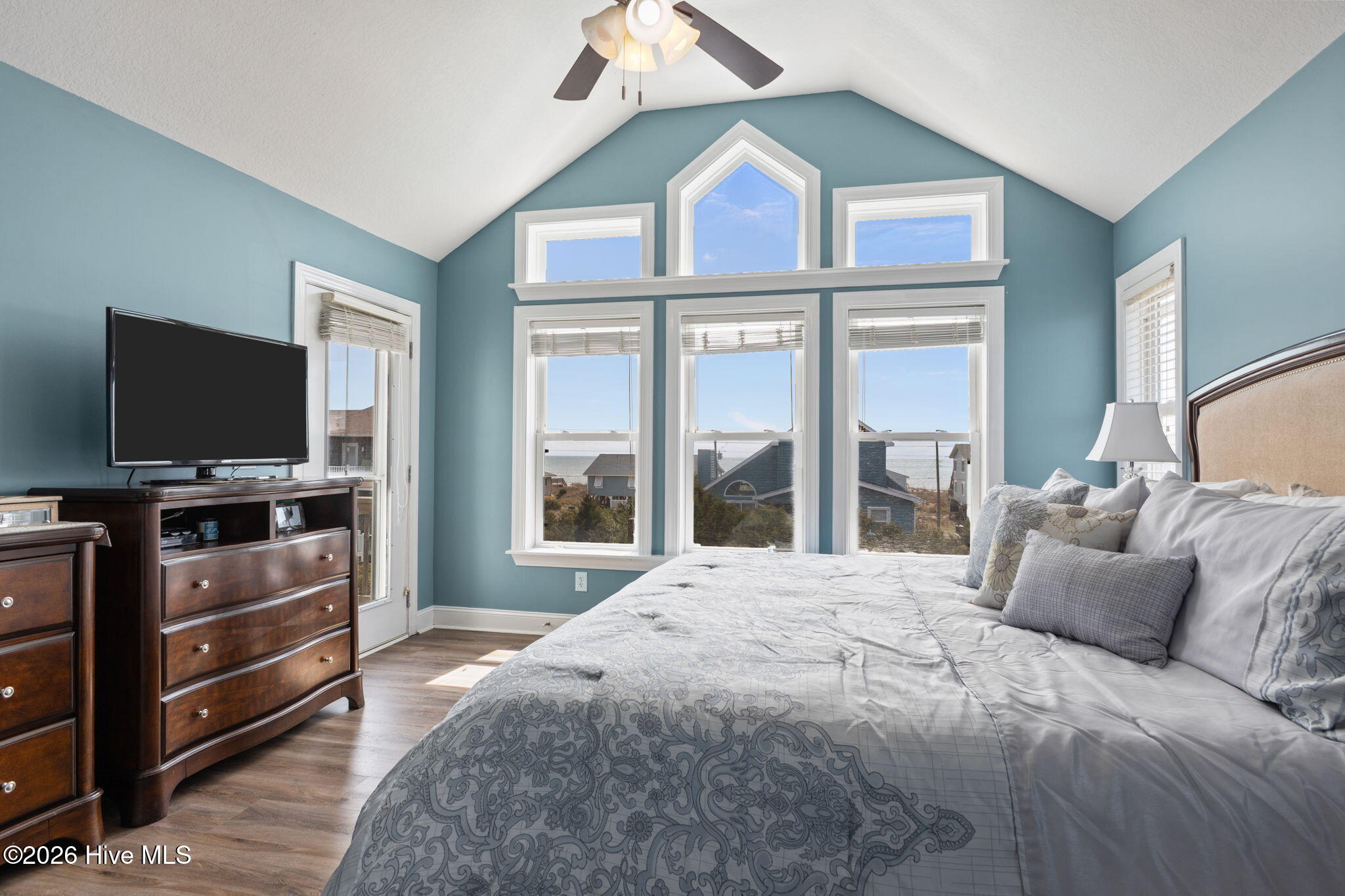 100563180 | Photo 20