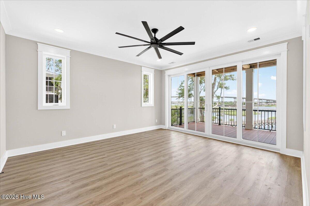 100562322 | Photo 19