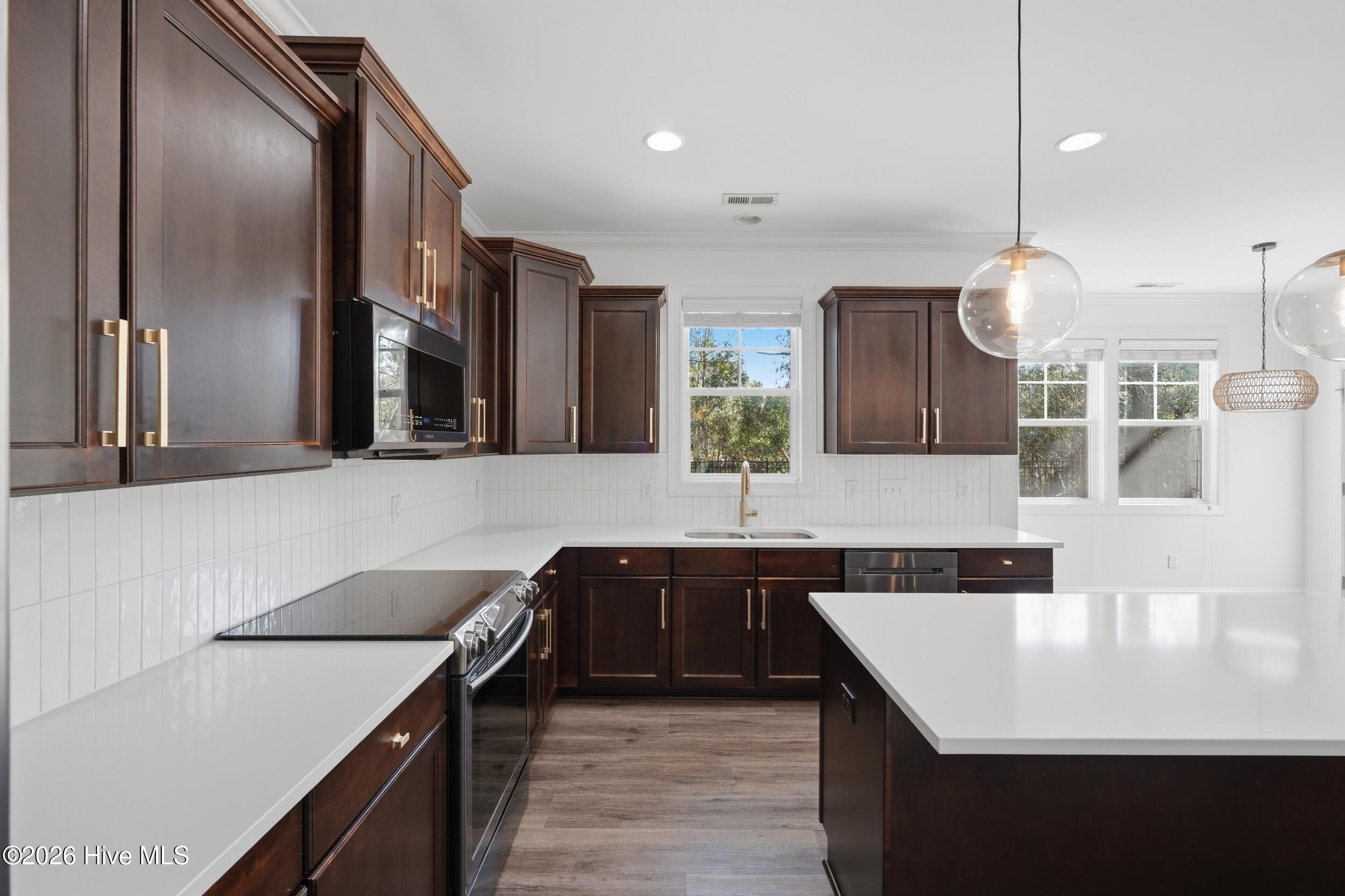 100564120 | Photo 16