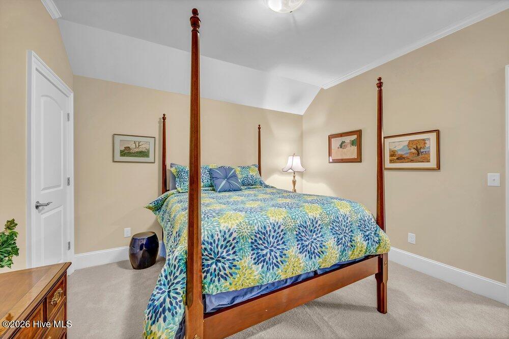 100557669 | Photo 43