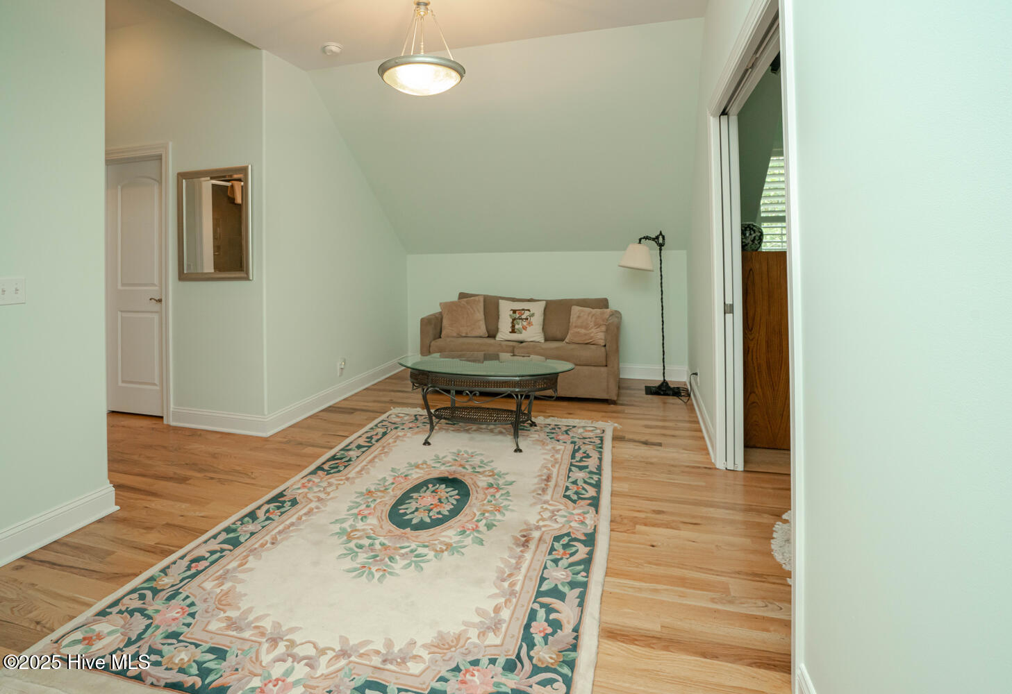 100558070 | Photo 35