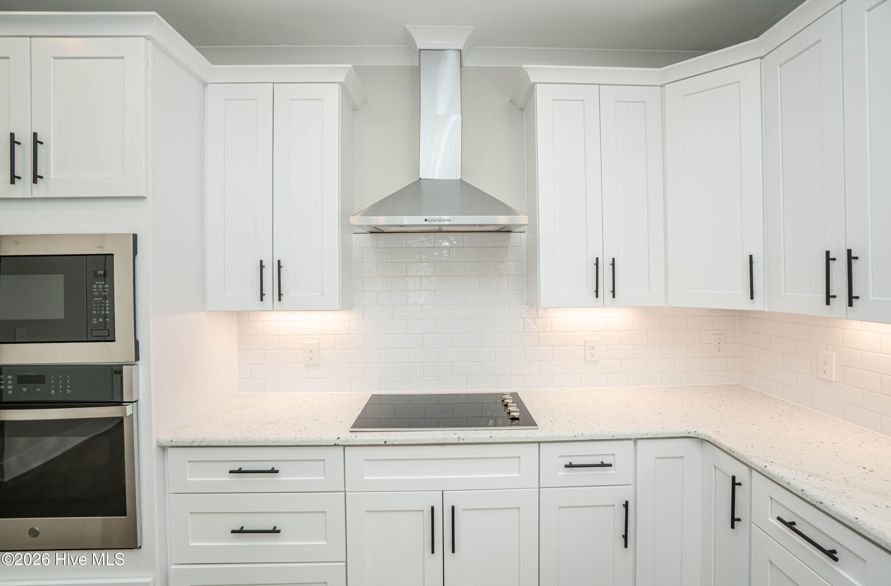 100548241 | Photo 26