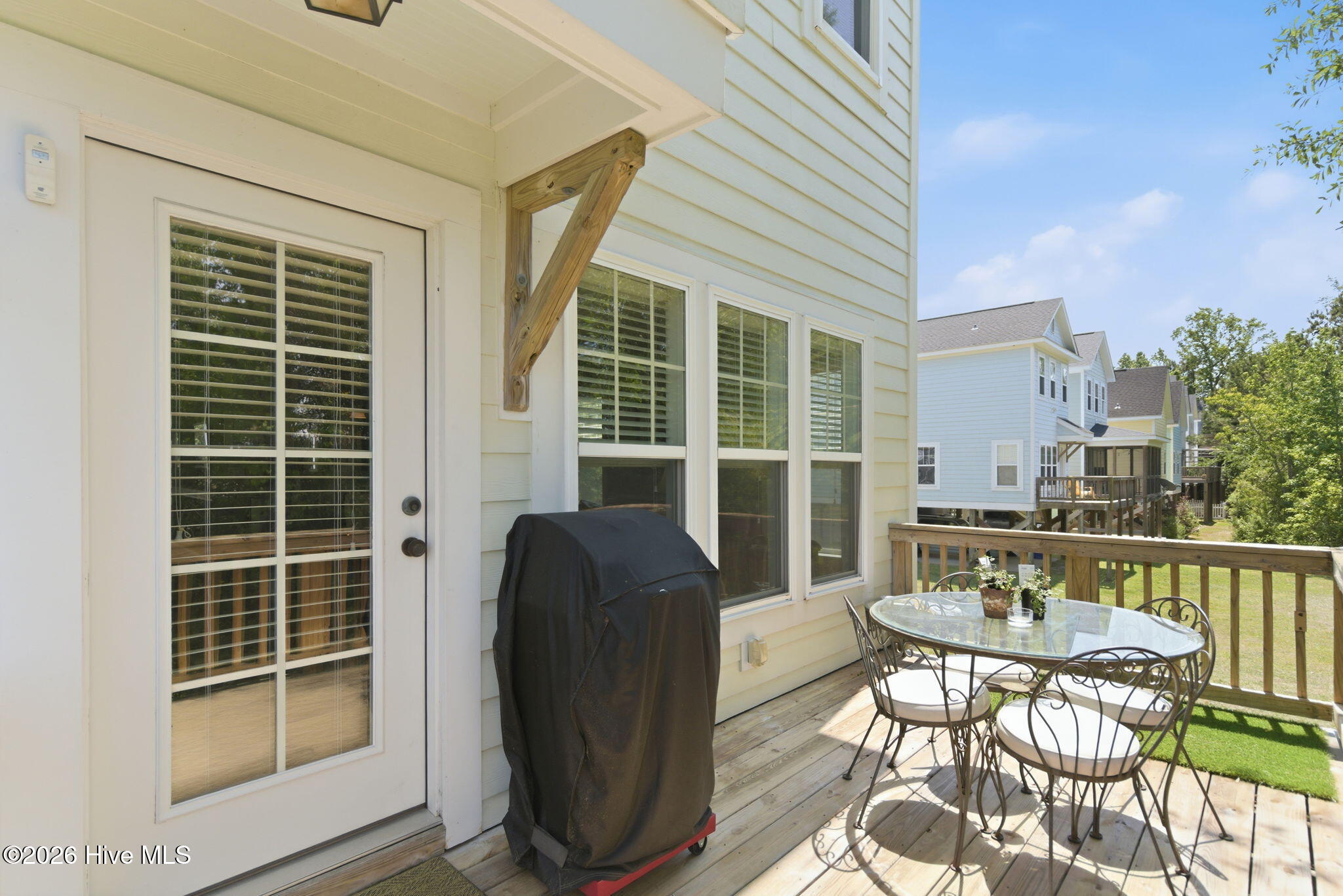 100569700 | Photo 32