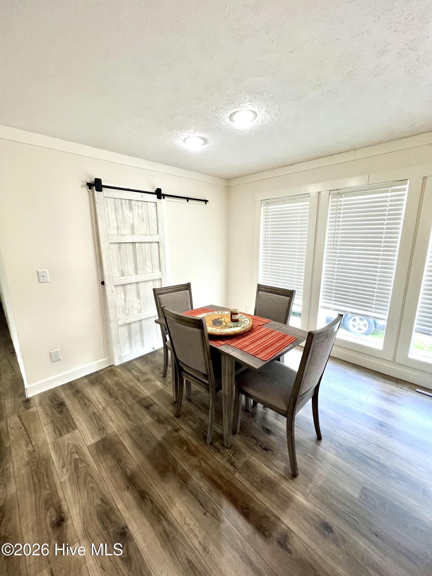 100558277 | Photo 12