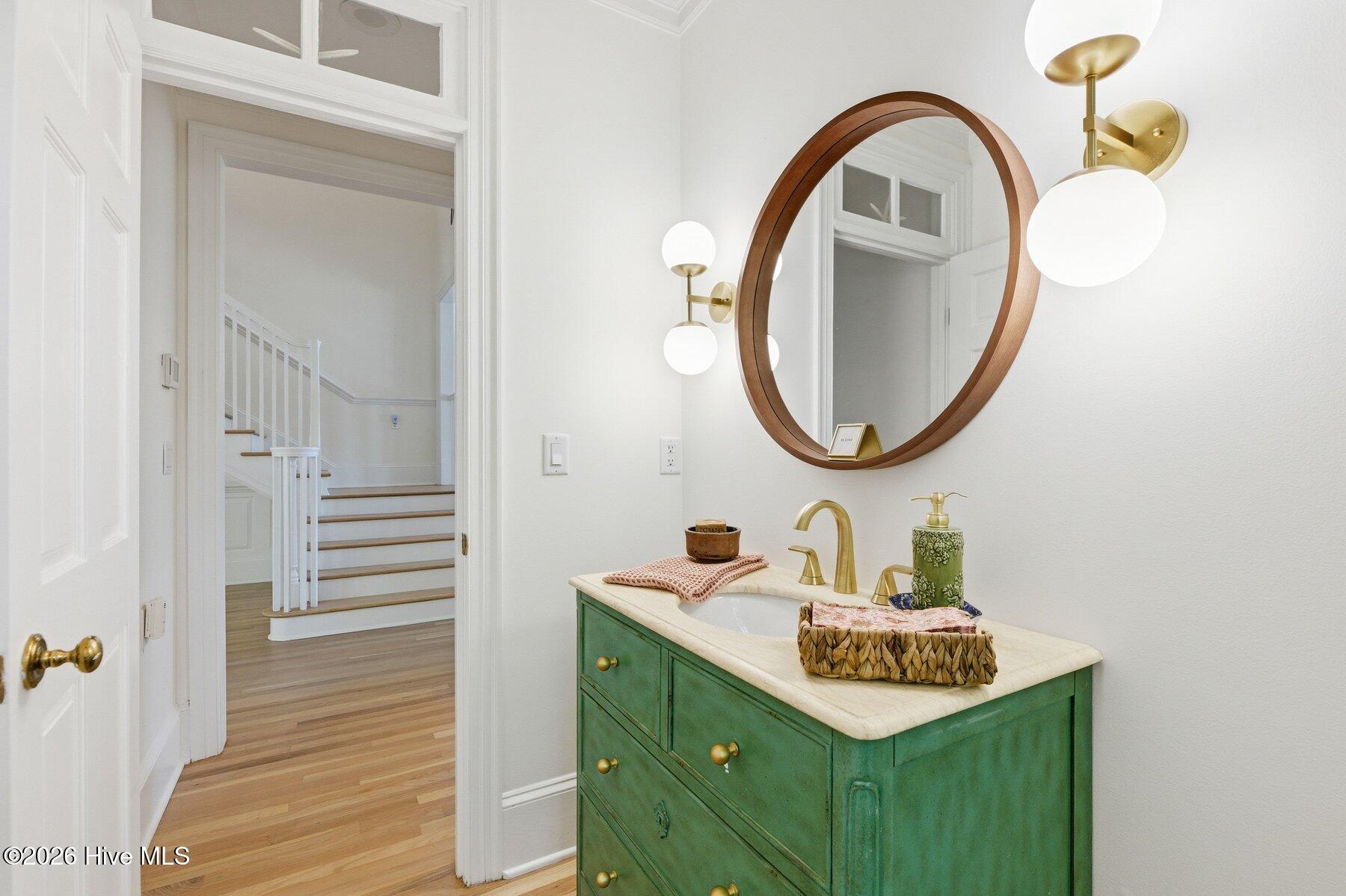 100565828 | Photo 46