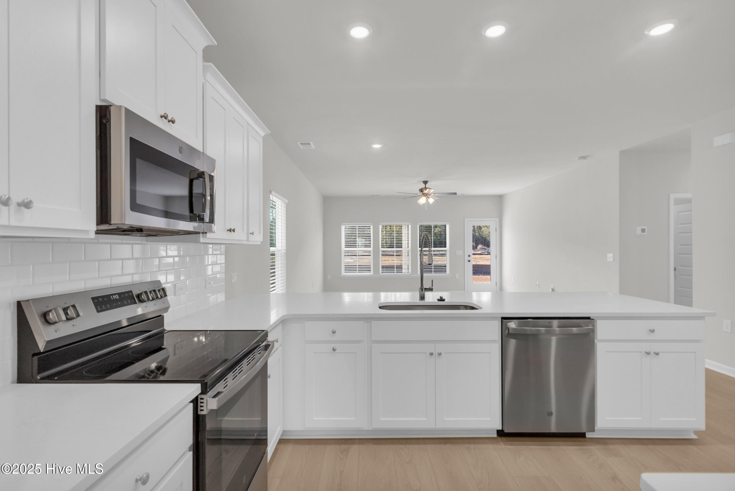 100546291 | Photo 30