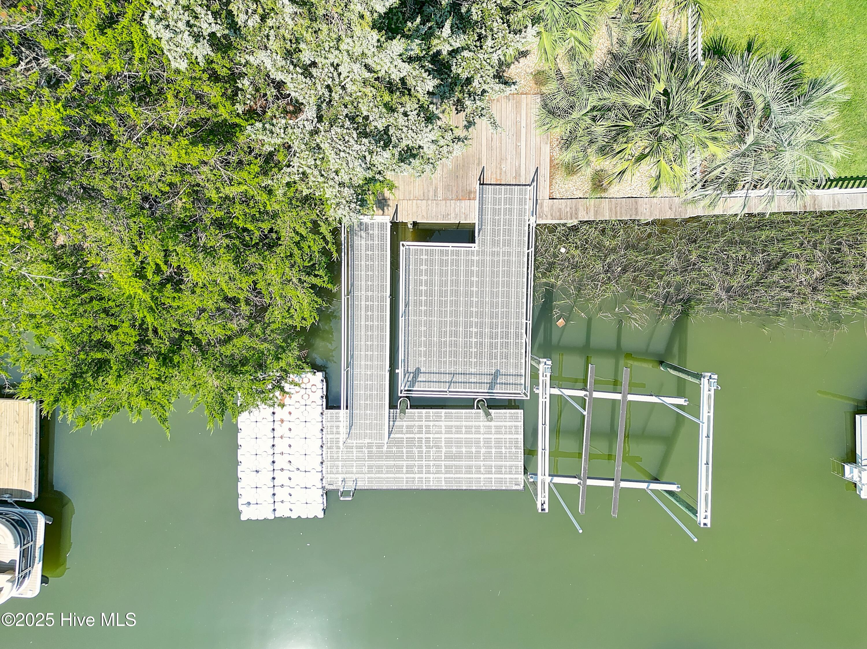 100521655 | Photo 15