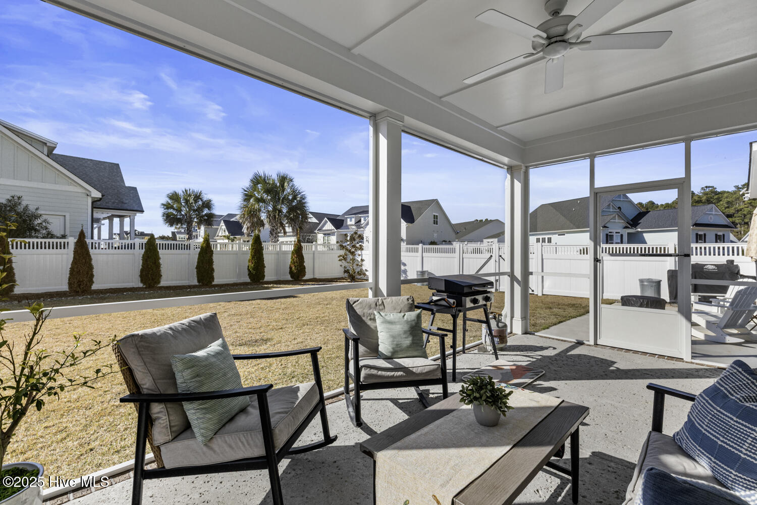 100545197 | Photo 63