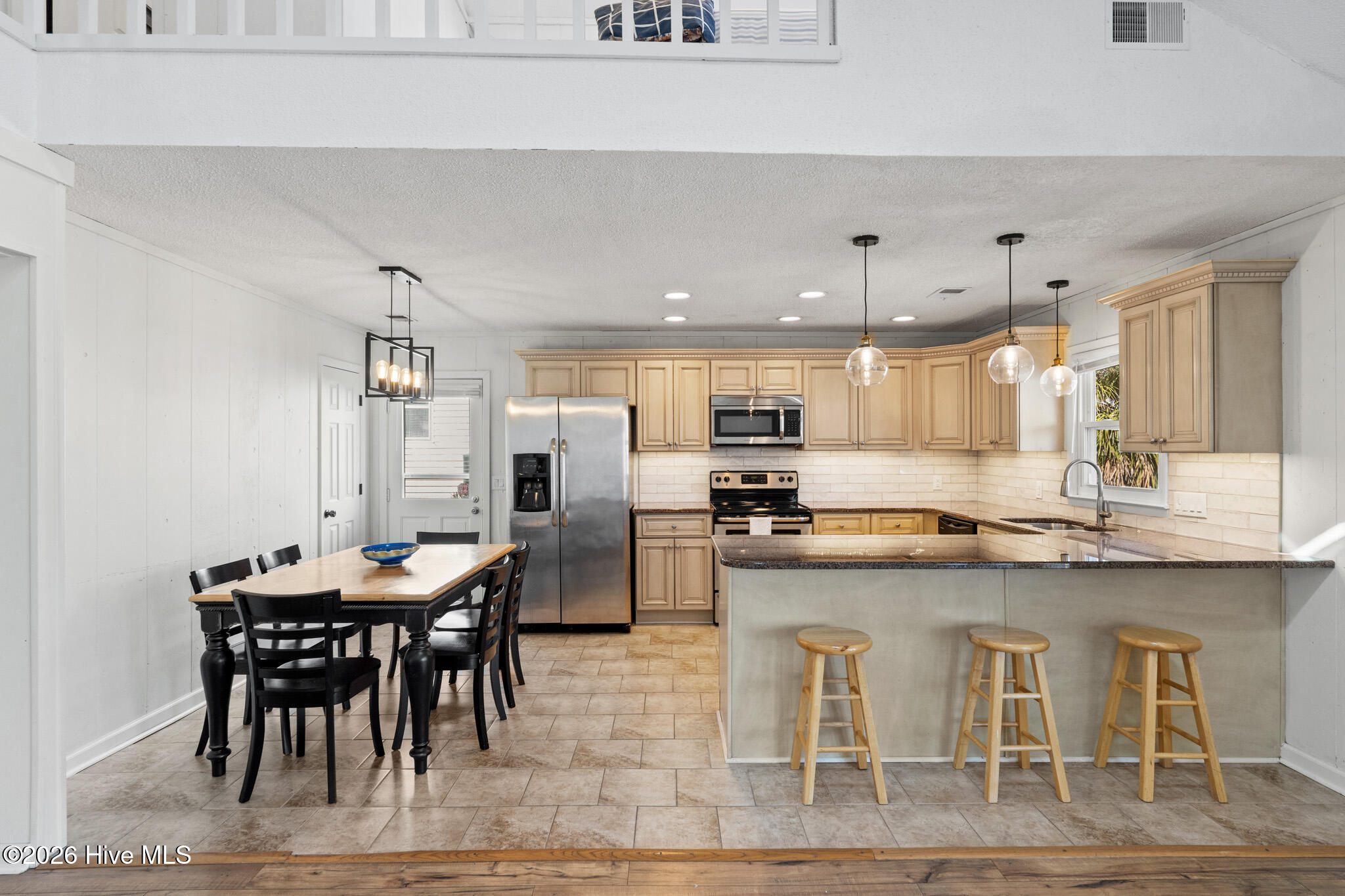 100564426 | Photo 15