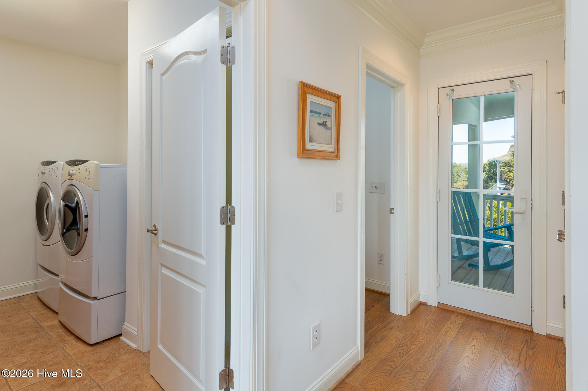 100562037 | Photo 18