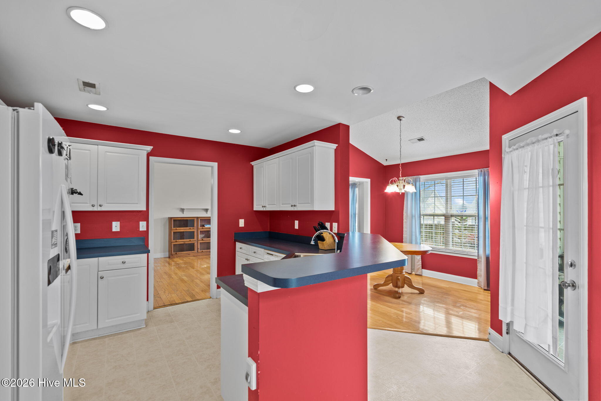 100552378 | Photo 25