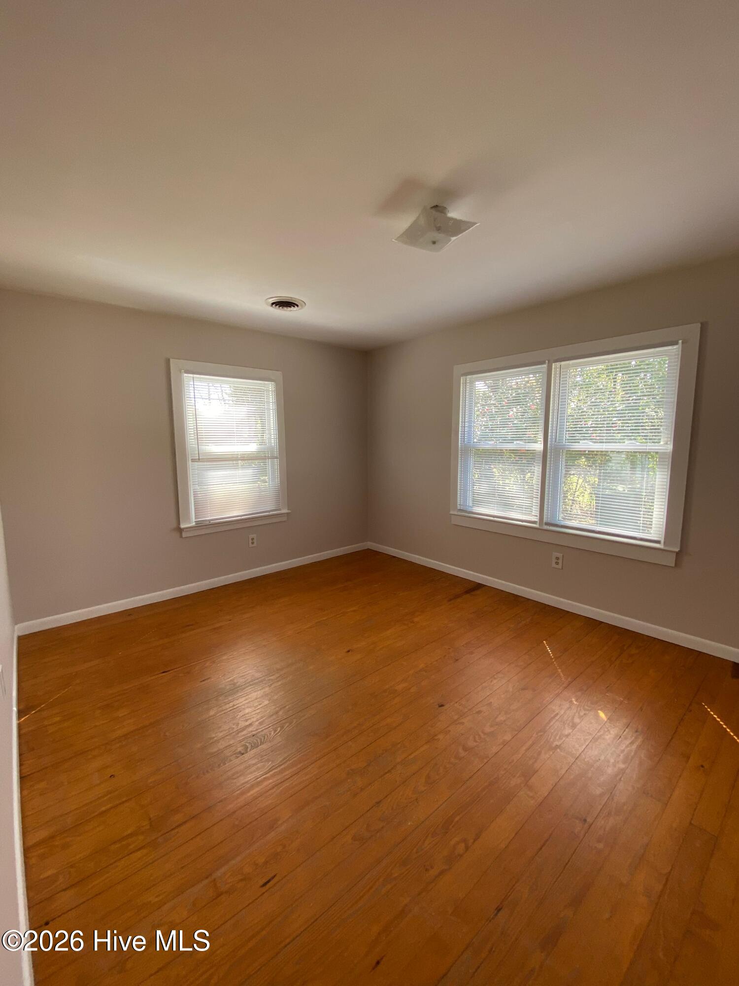 100565723 | Photo 12