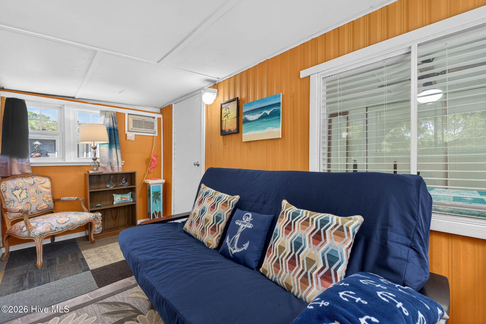 100567850 | Photo 36