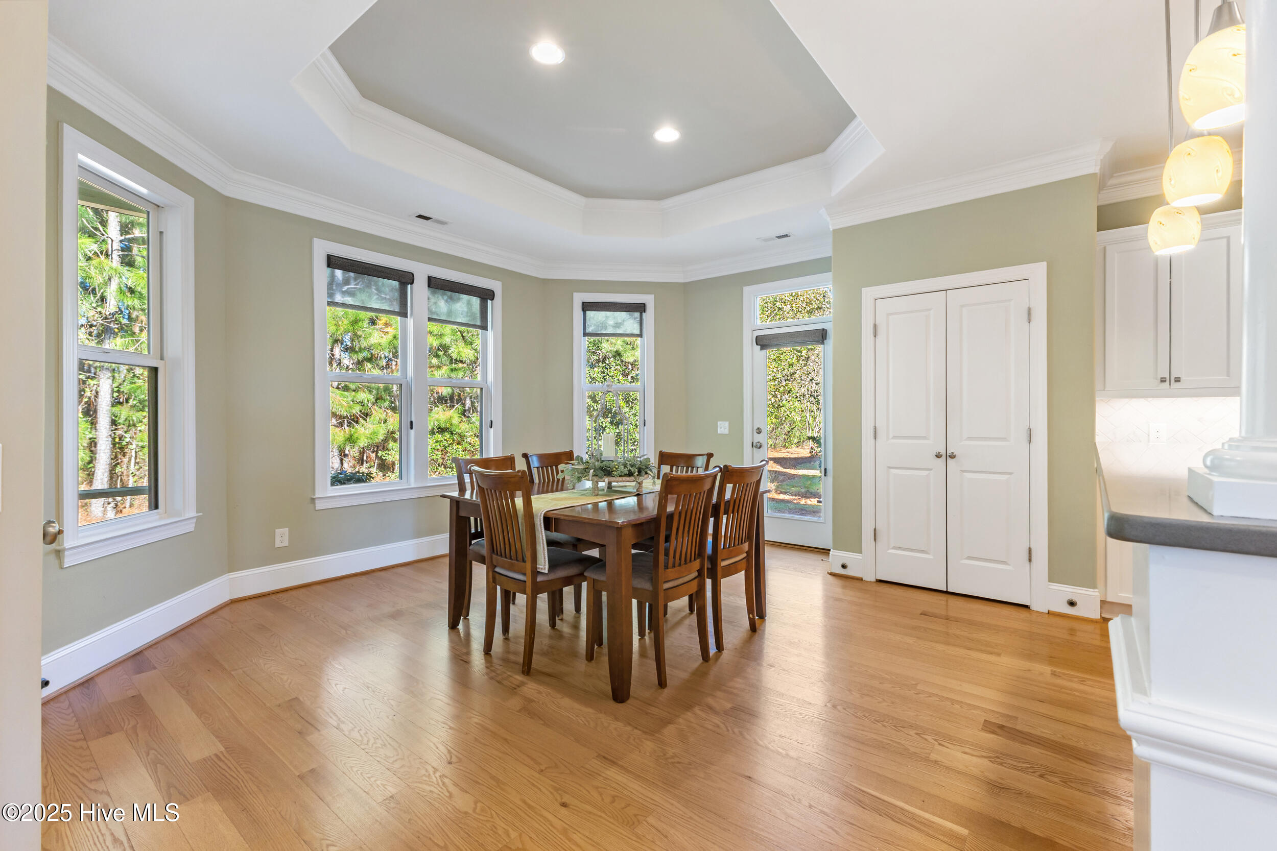 100549327 | Photo 22