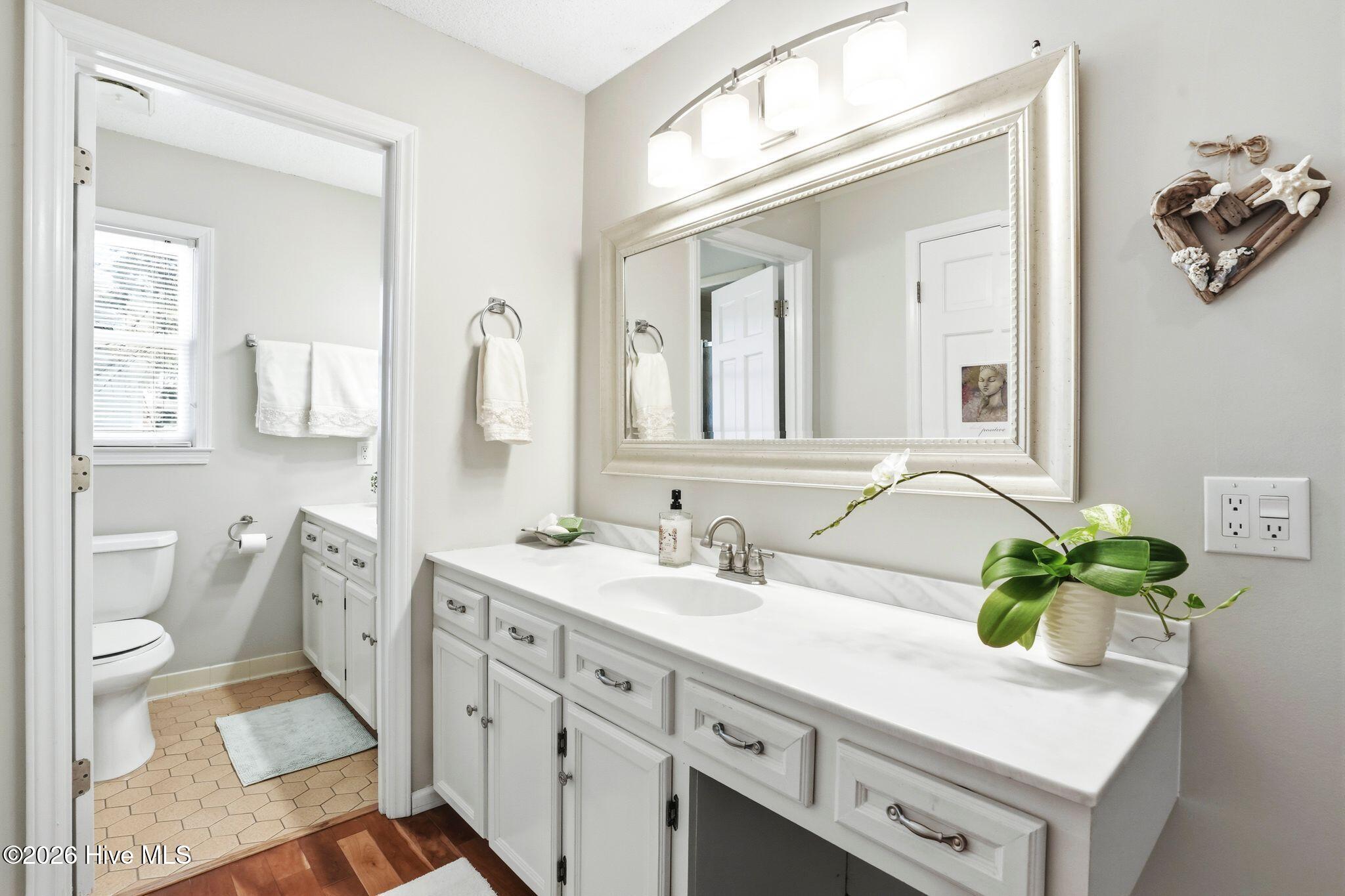 100563763 | Photo 28