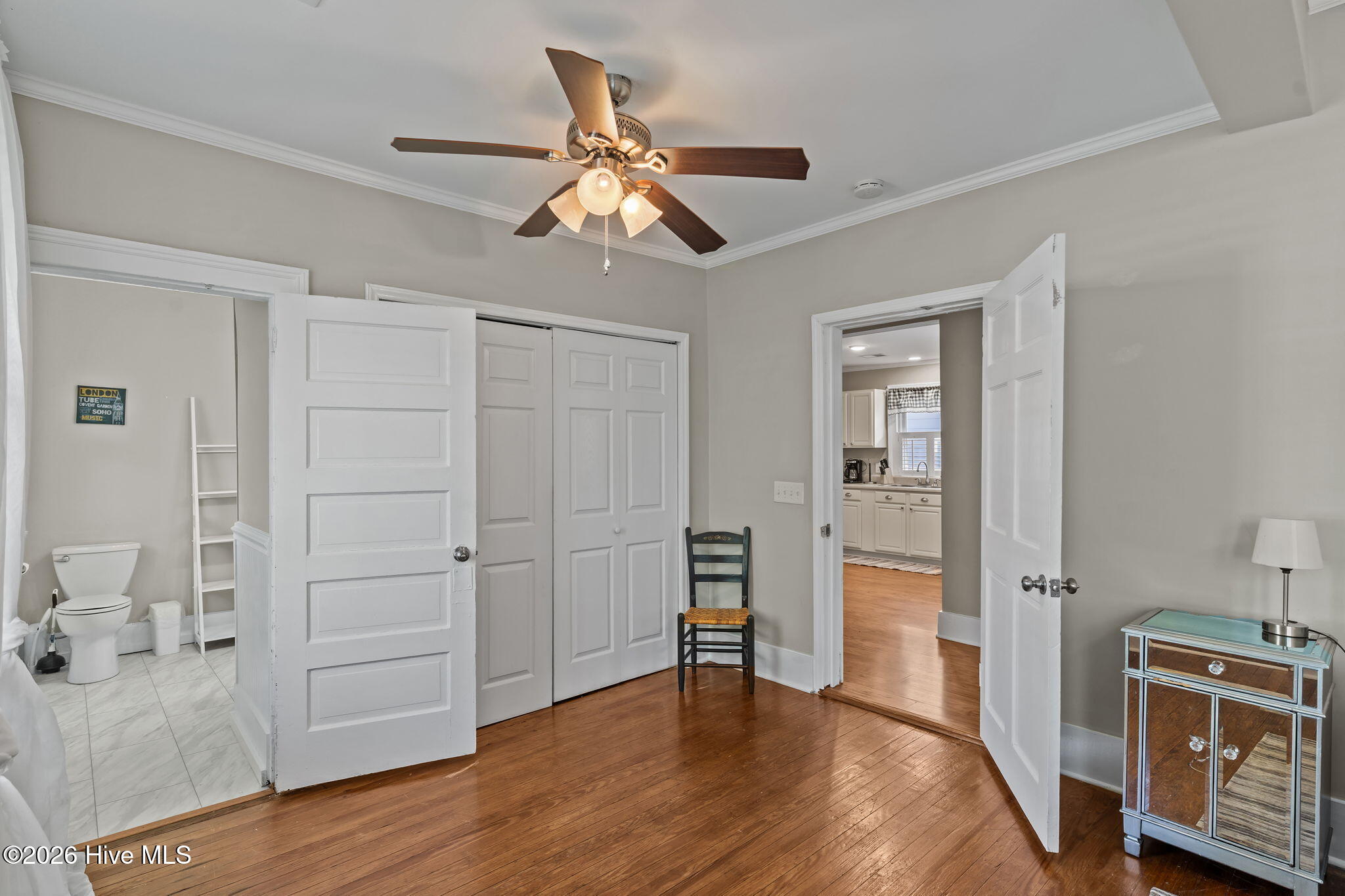 100561310 | Photo 24