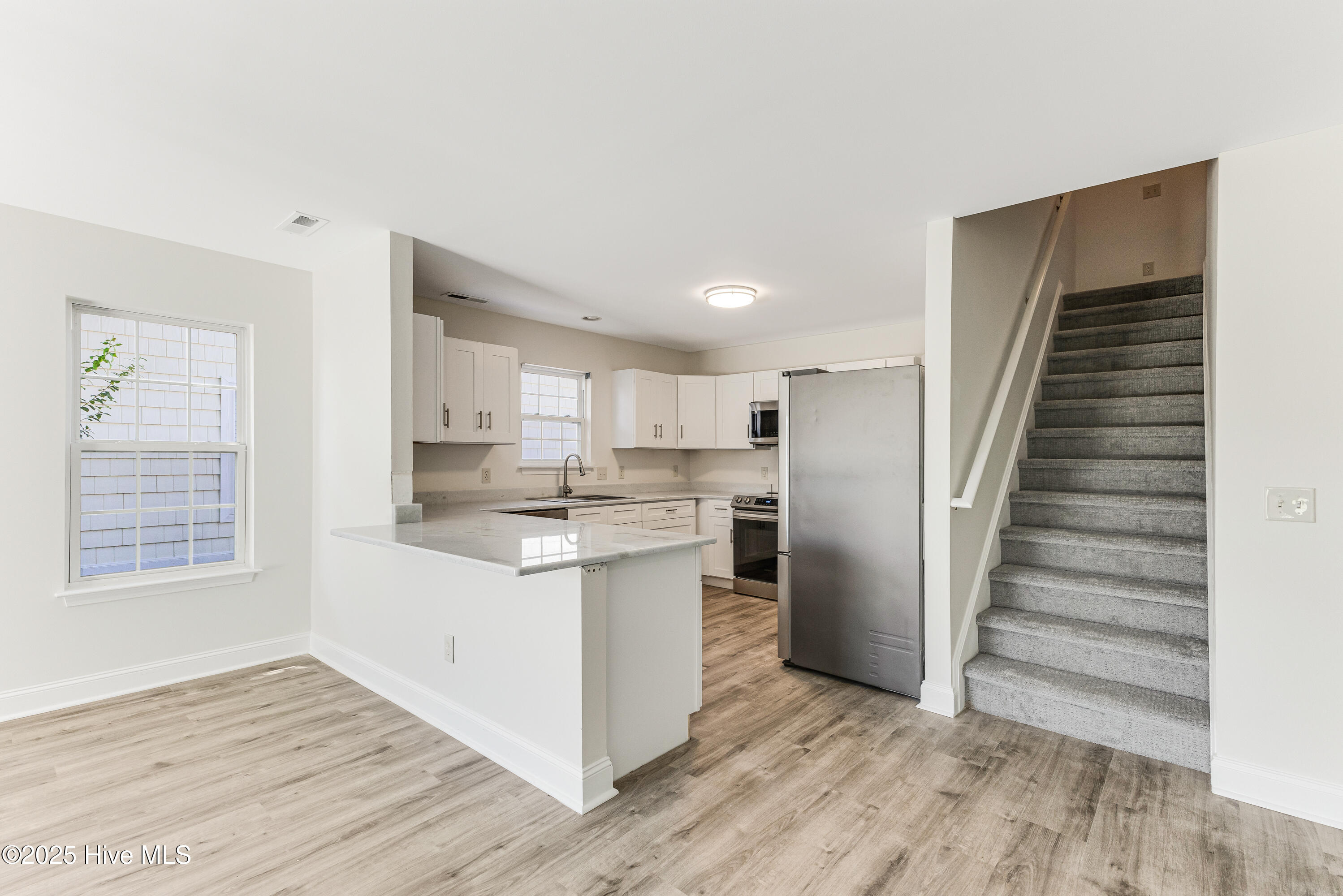 100563033 | Photo 17