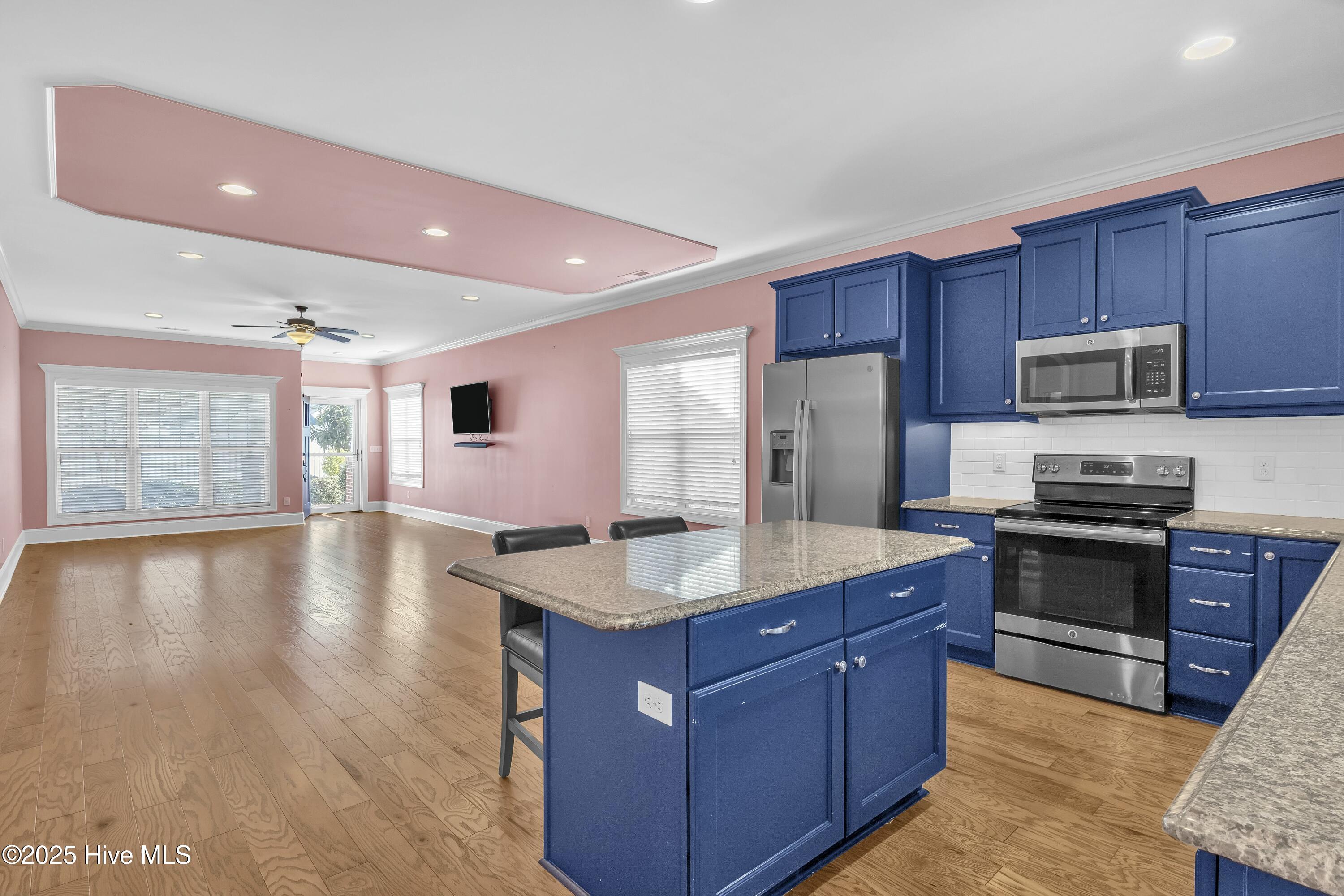 100489569 | Photo 16