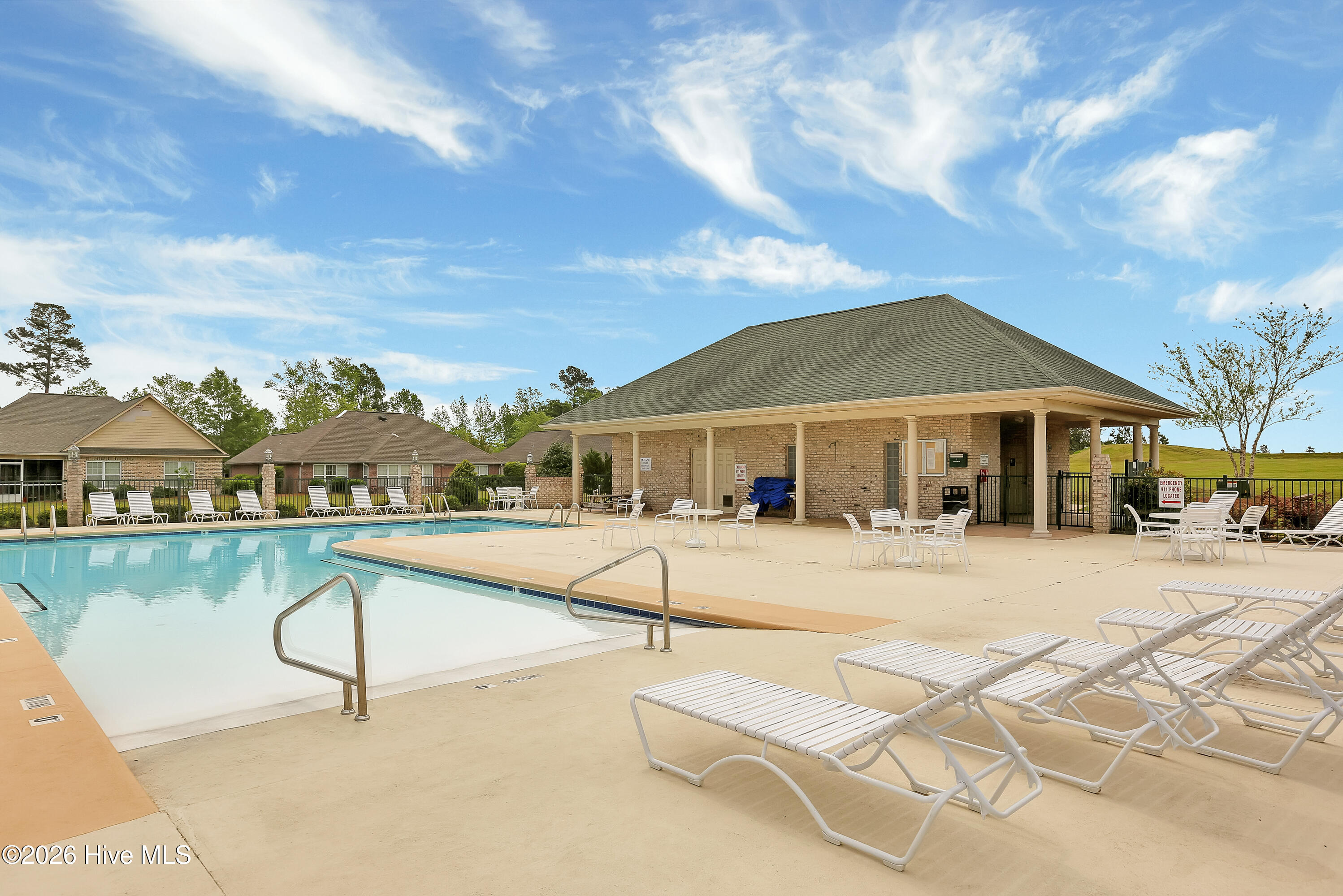 100561056 | Photo 40