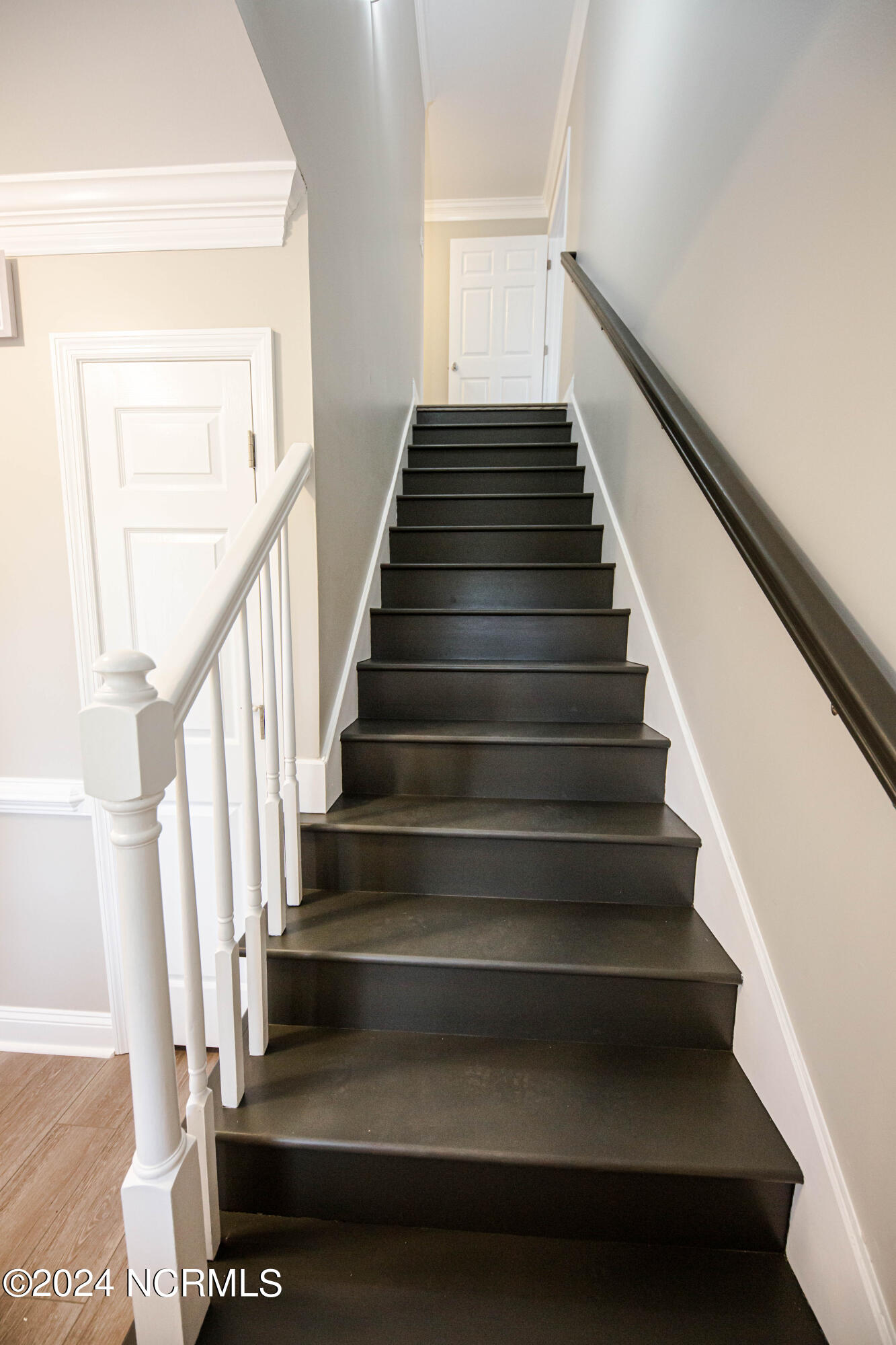 100566053 | Photo 24