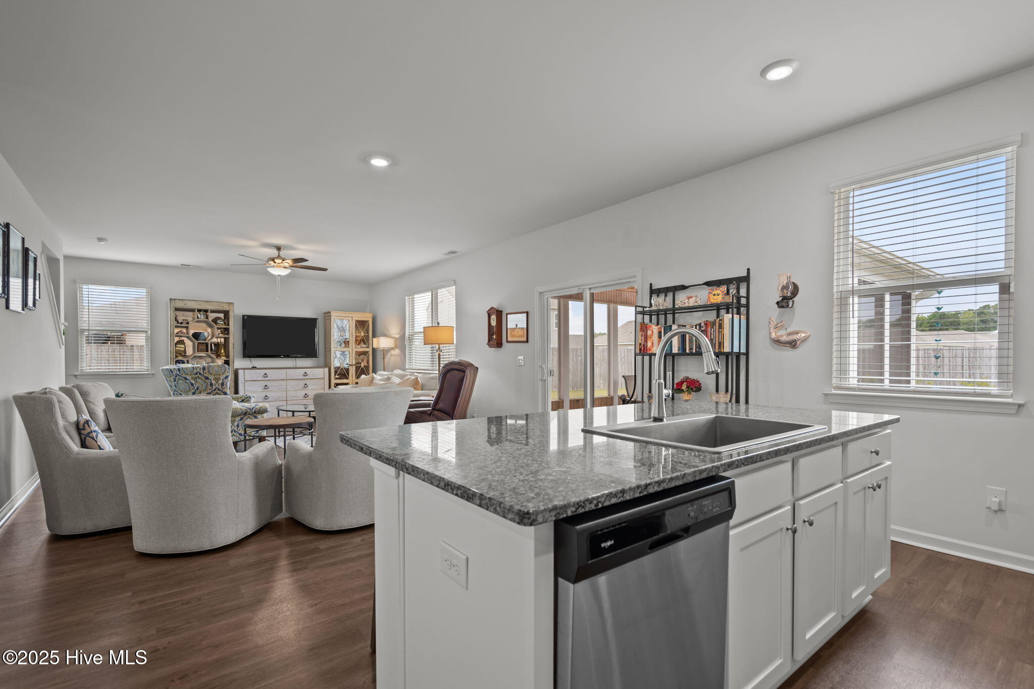 100532297 | Photo 16