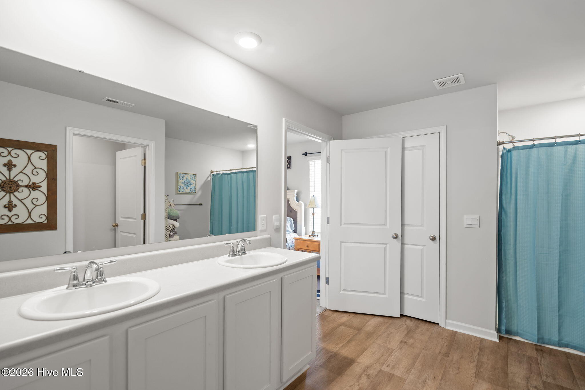 100554763 | Photo 28