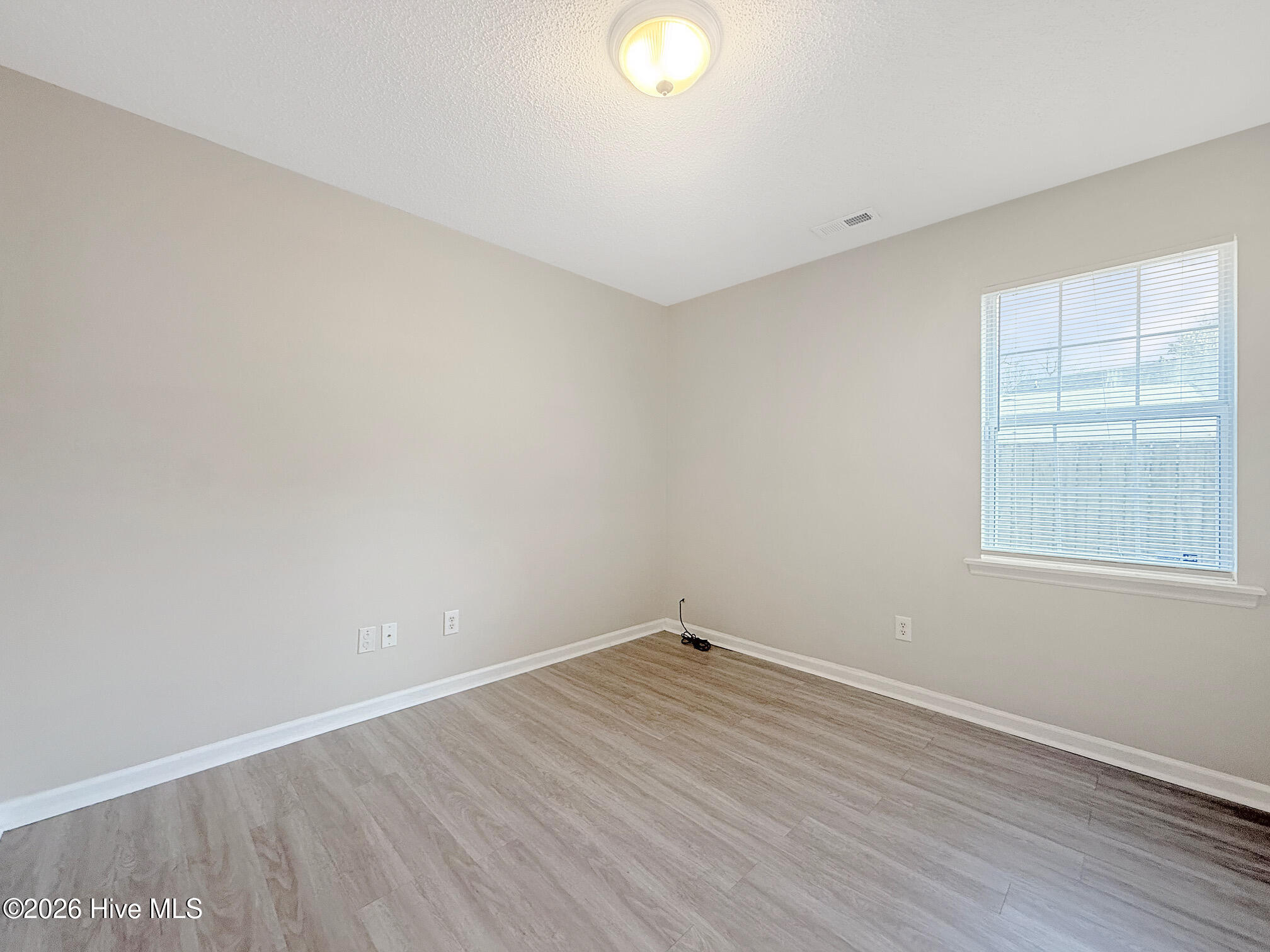 100553923 | Photo 12