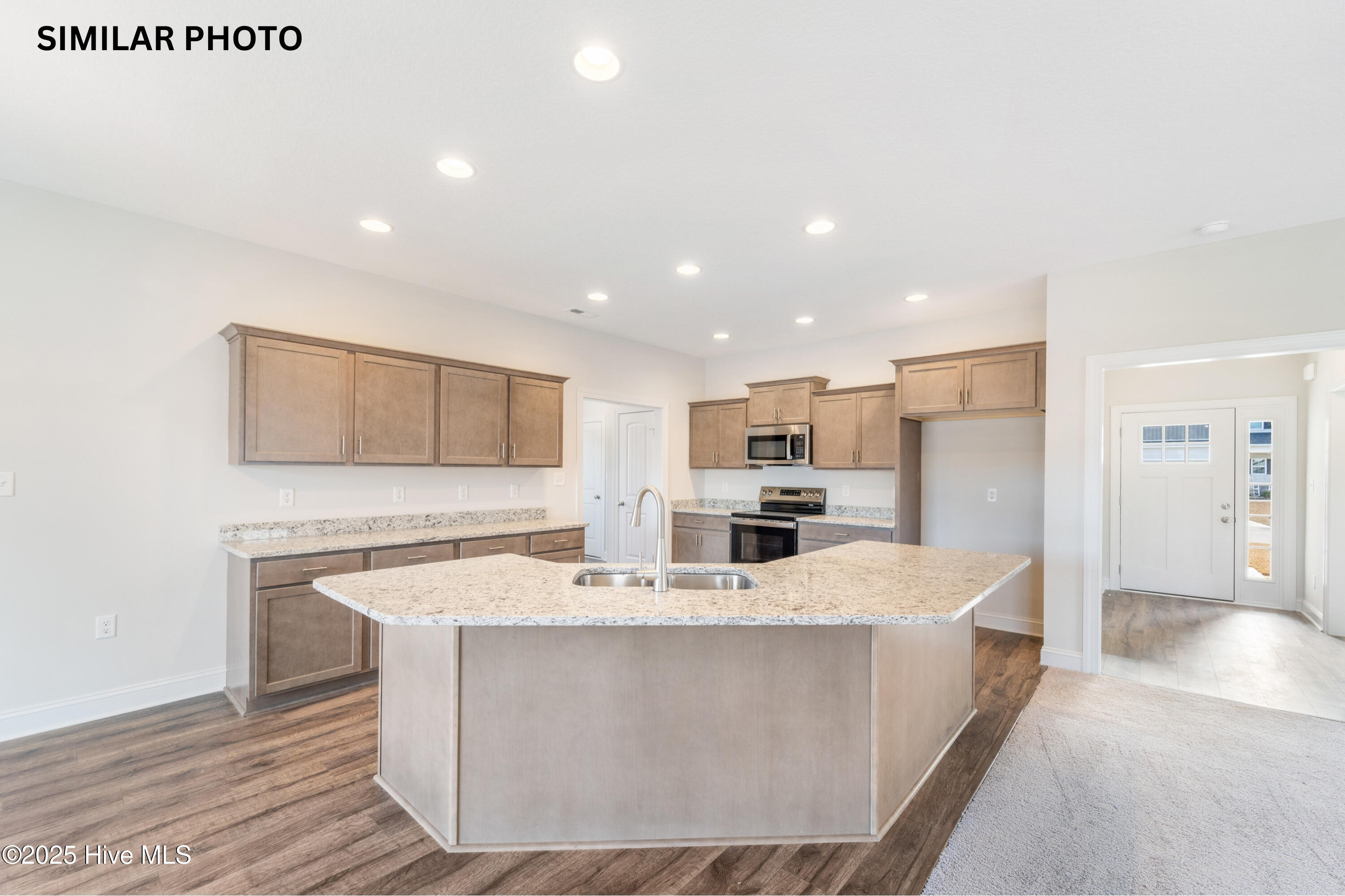 100521769 | Photo 17