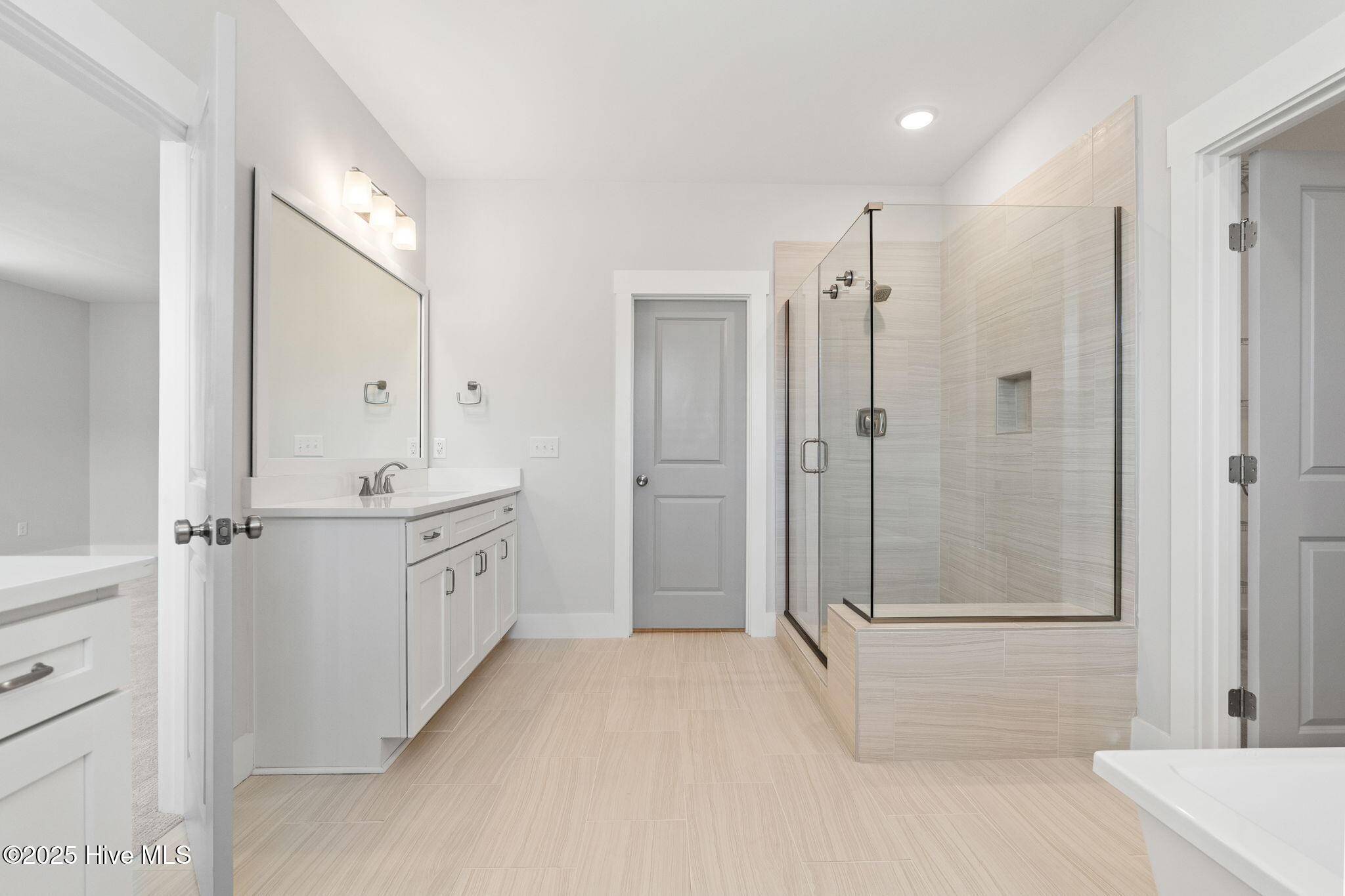 100485304 | Photo 27