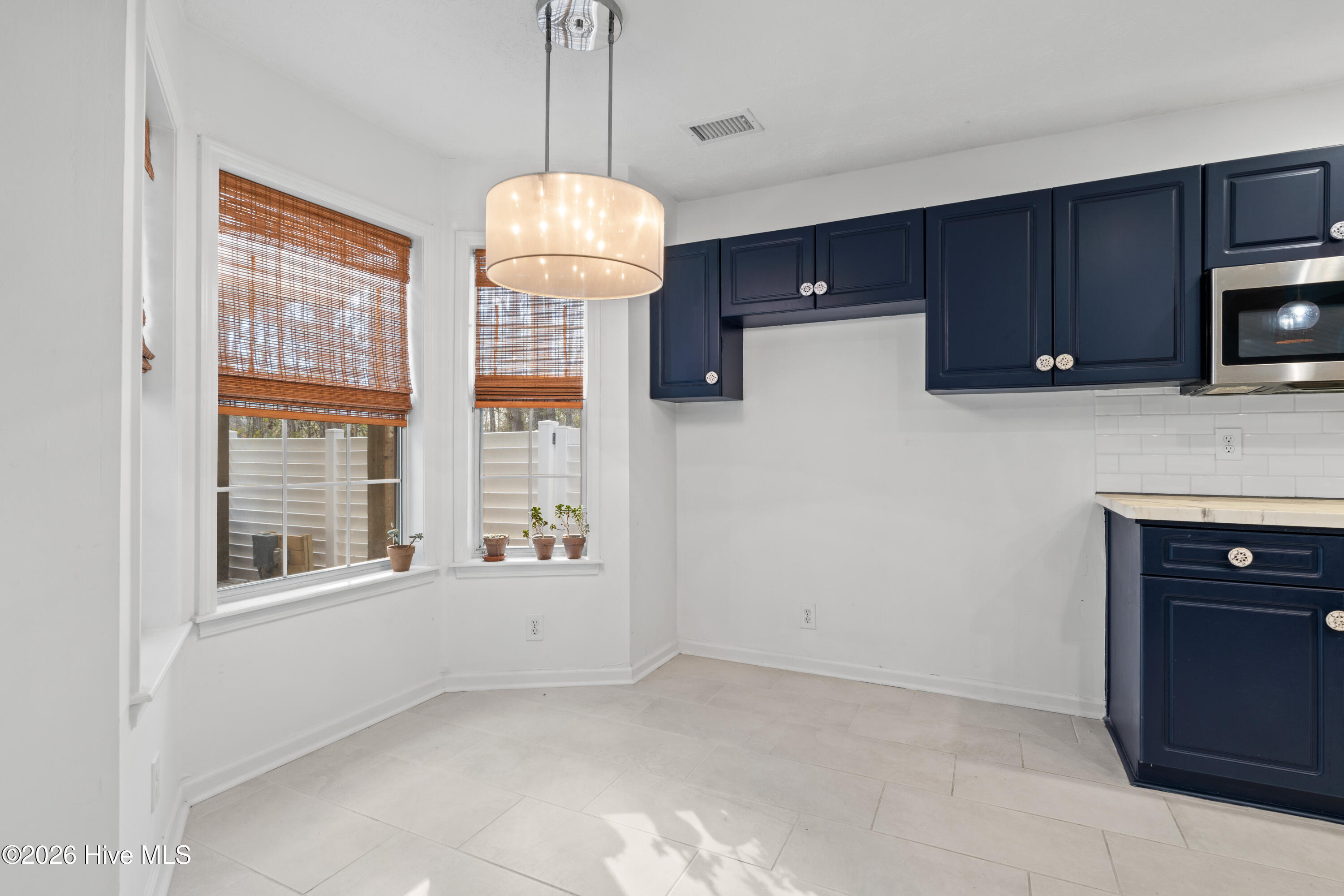 100562430 | Photo 19