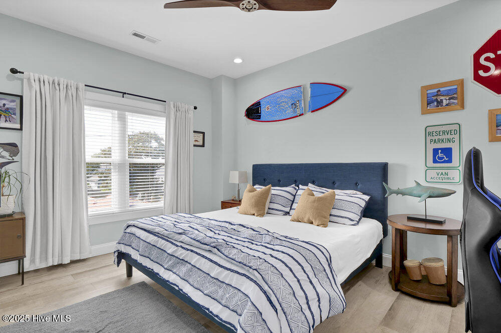 100538818 | Photo 24