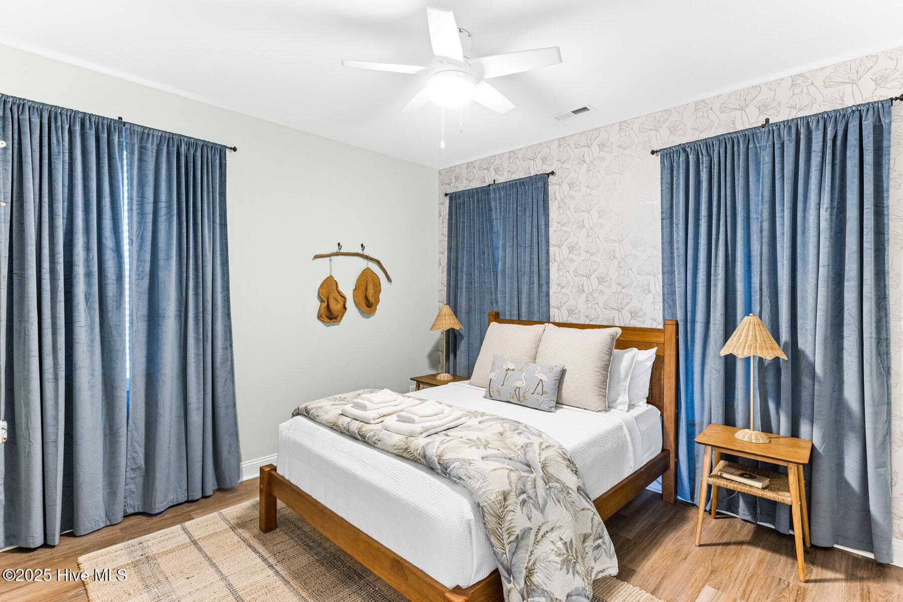 100508763 | Photo 34