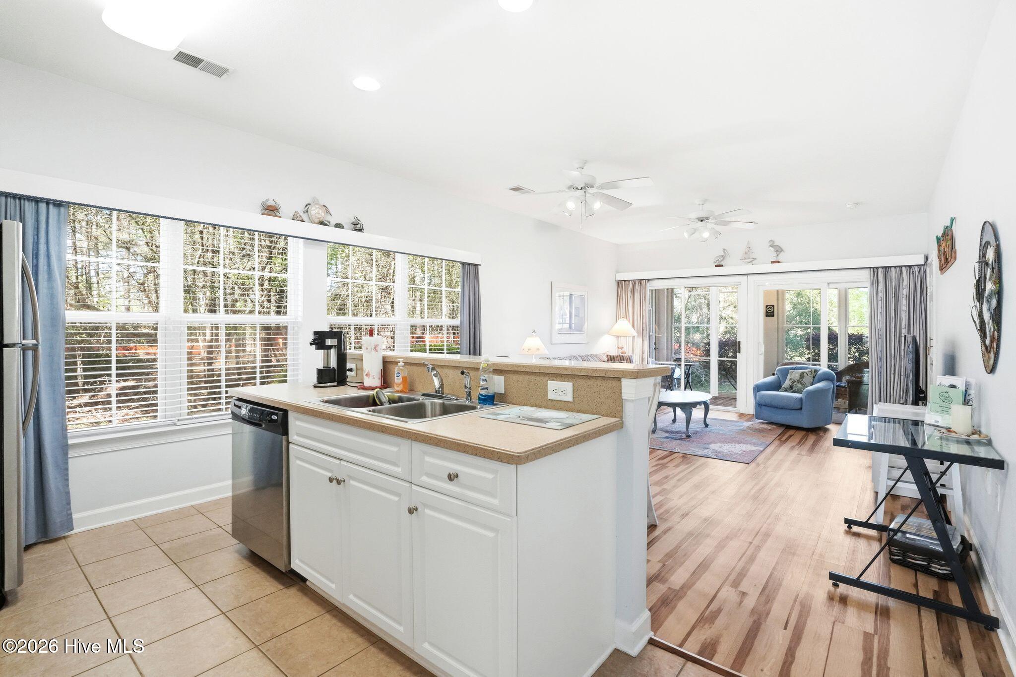 100565288 | Photo 23