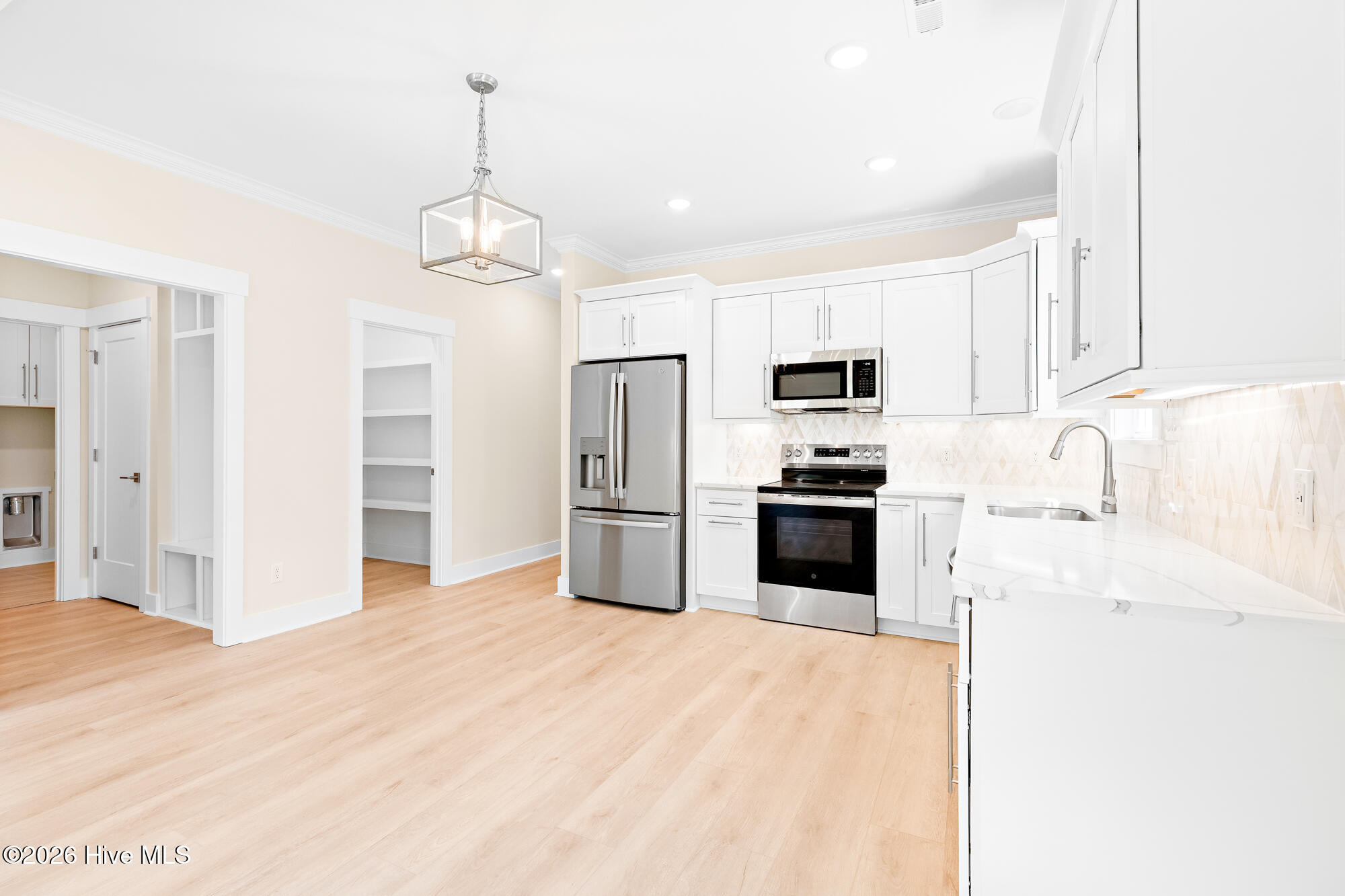 100565592 | Photo 18