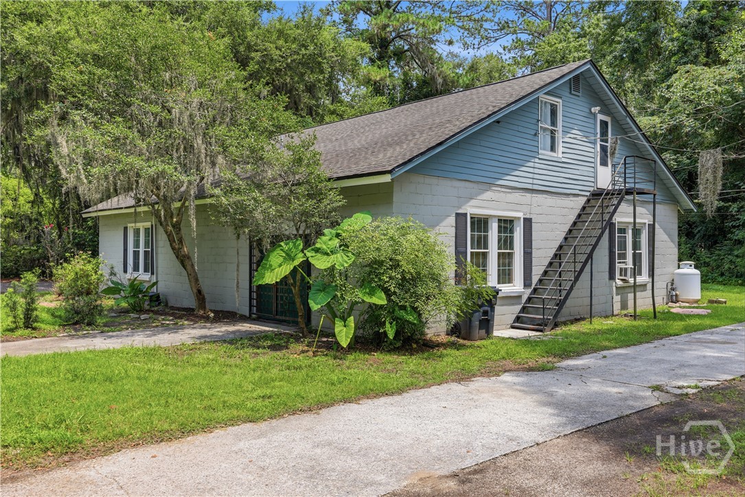 Upper Unit Driveway