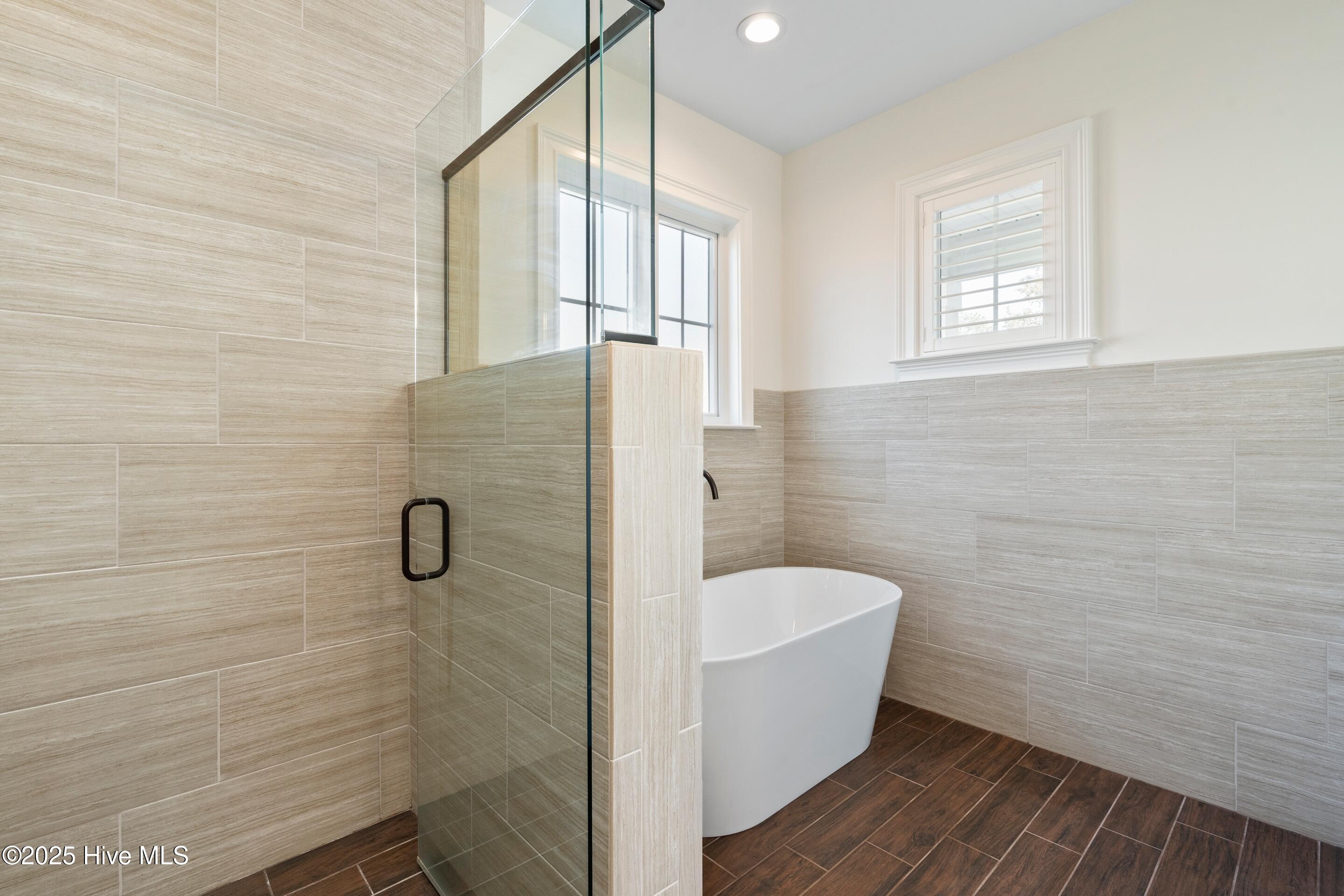 100541782 | Photo 30