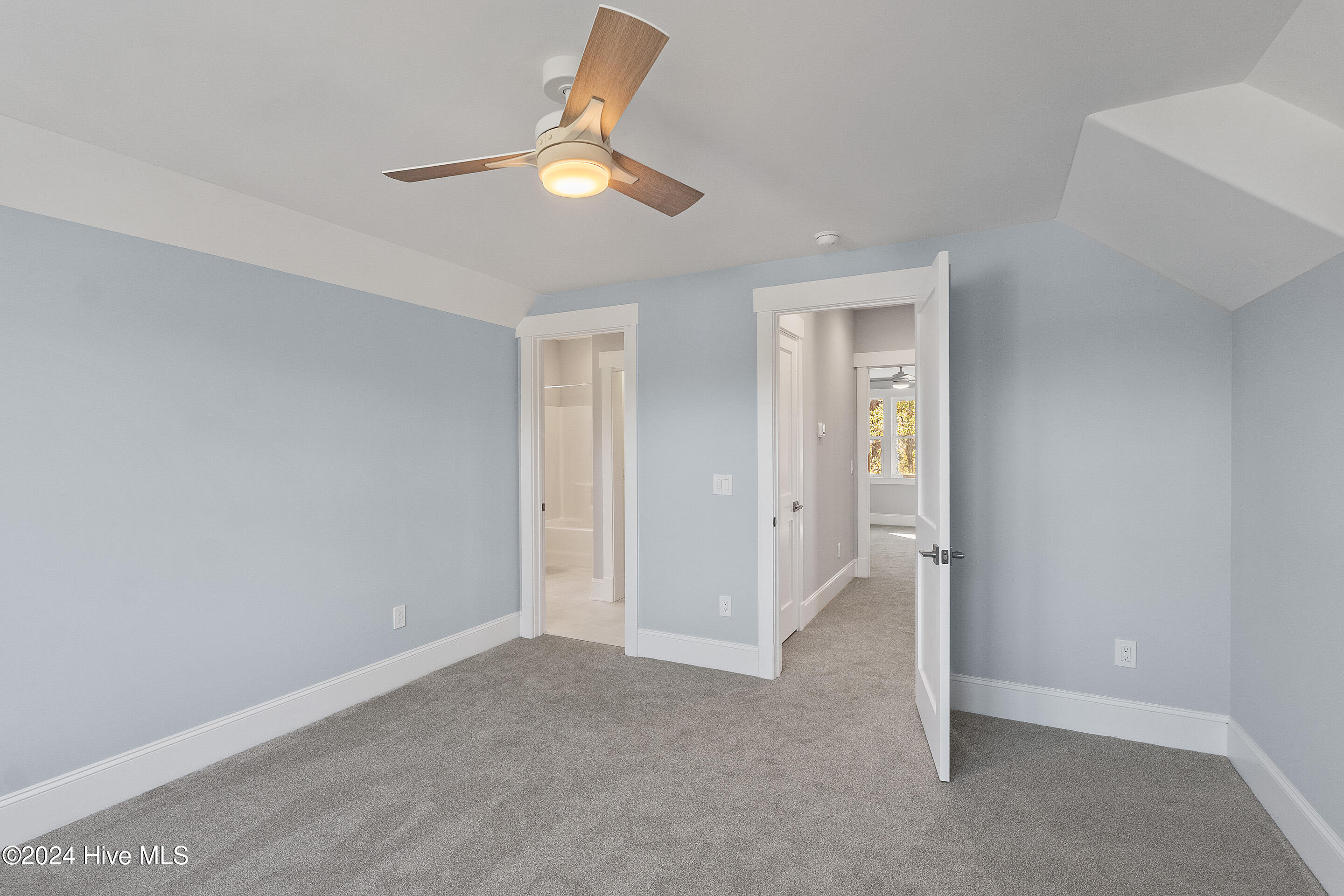 100451918 | Photo 31