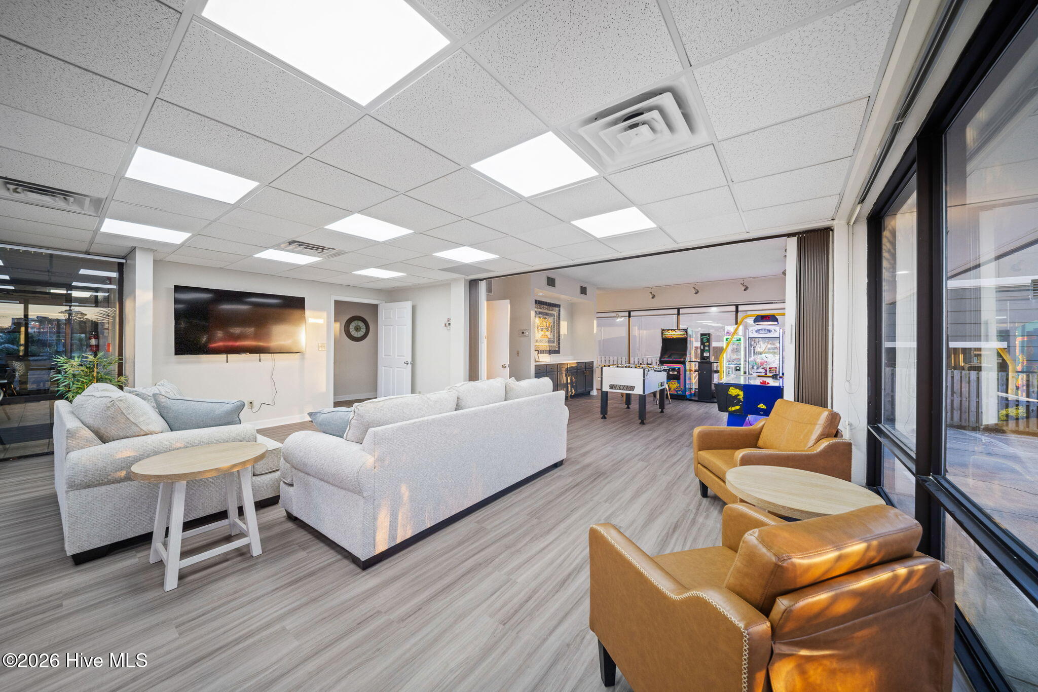 100561772 | Photo 38