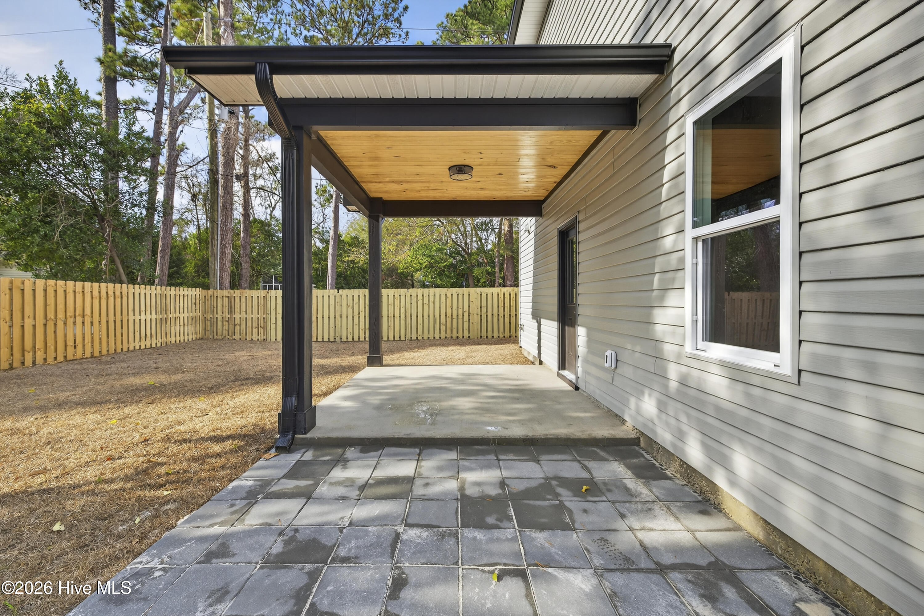 100548681 | Photo 43